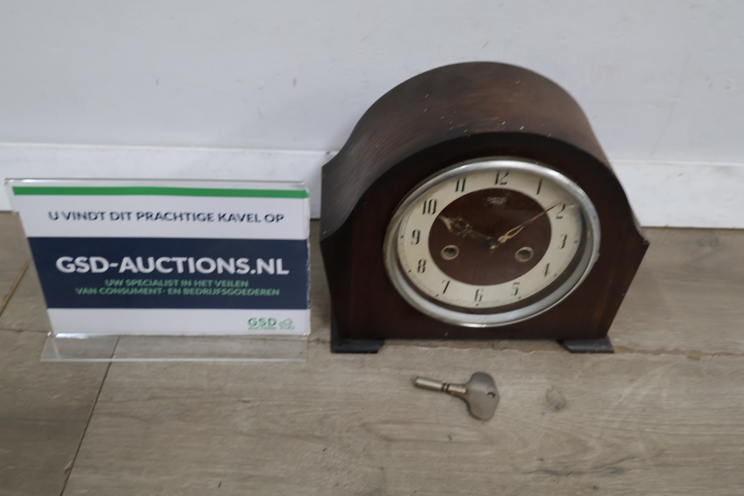Smiths Enfield houten schoorsteenklok – foto 2 – kavel bij GSD Auctions, Zoeterwoude