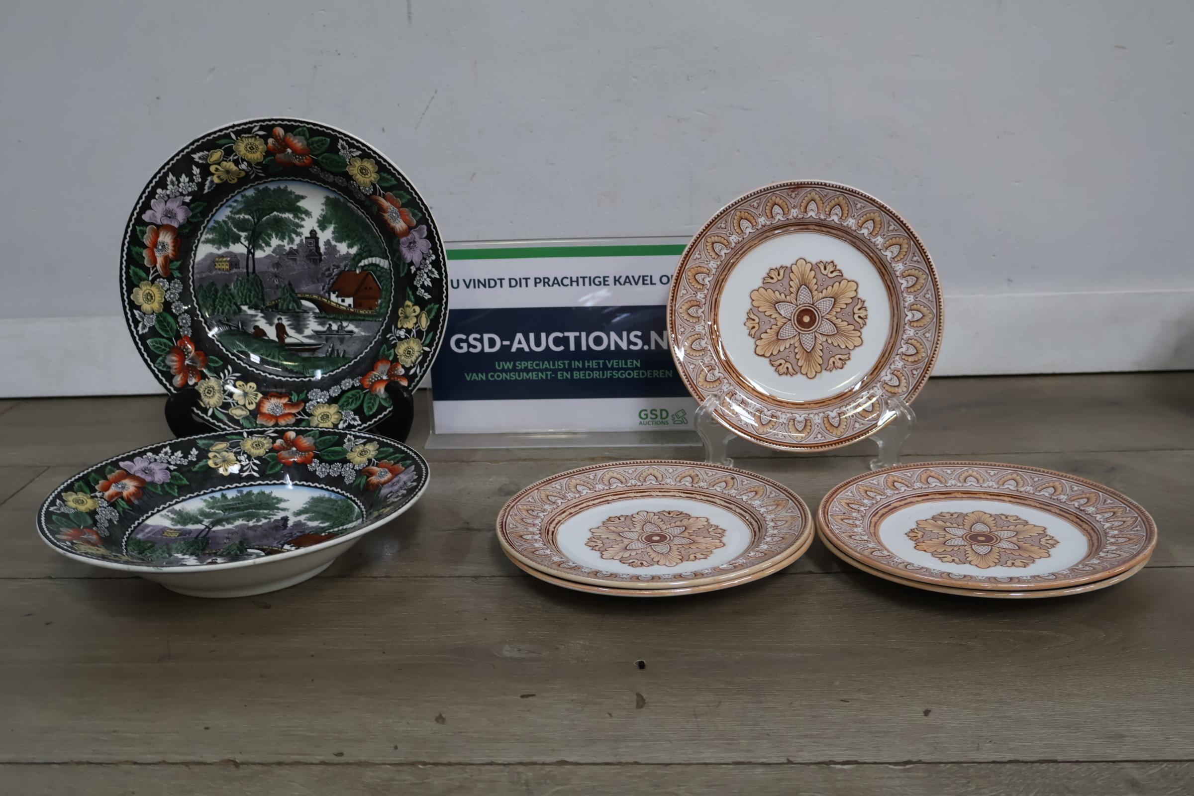 Set sierbordjes met bloem- en landschapmotief – foto 2 – kavel bij GSD Auctions, Zoeterwoude