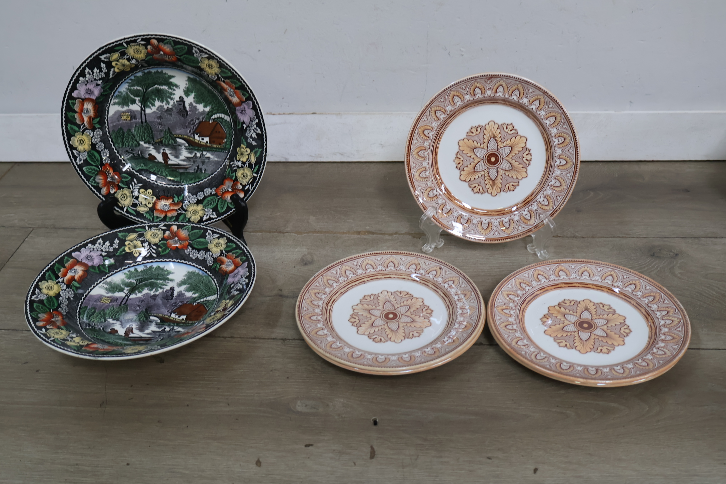 Set sierbordjes met bloem- en landschapmotief – foto 4 – kavel bij GSD Auctions, Zoeterwoude