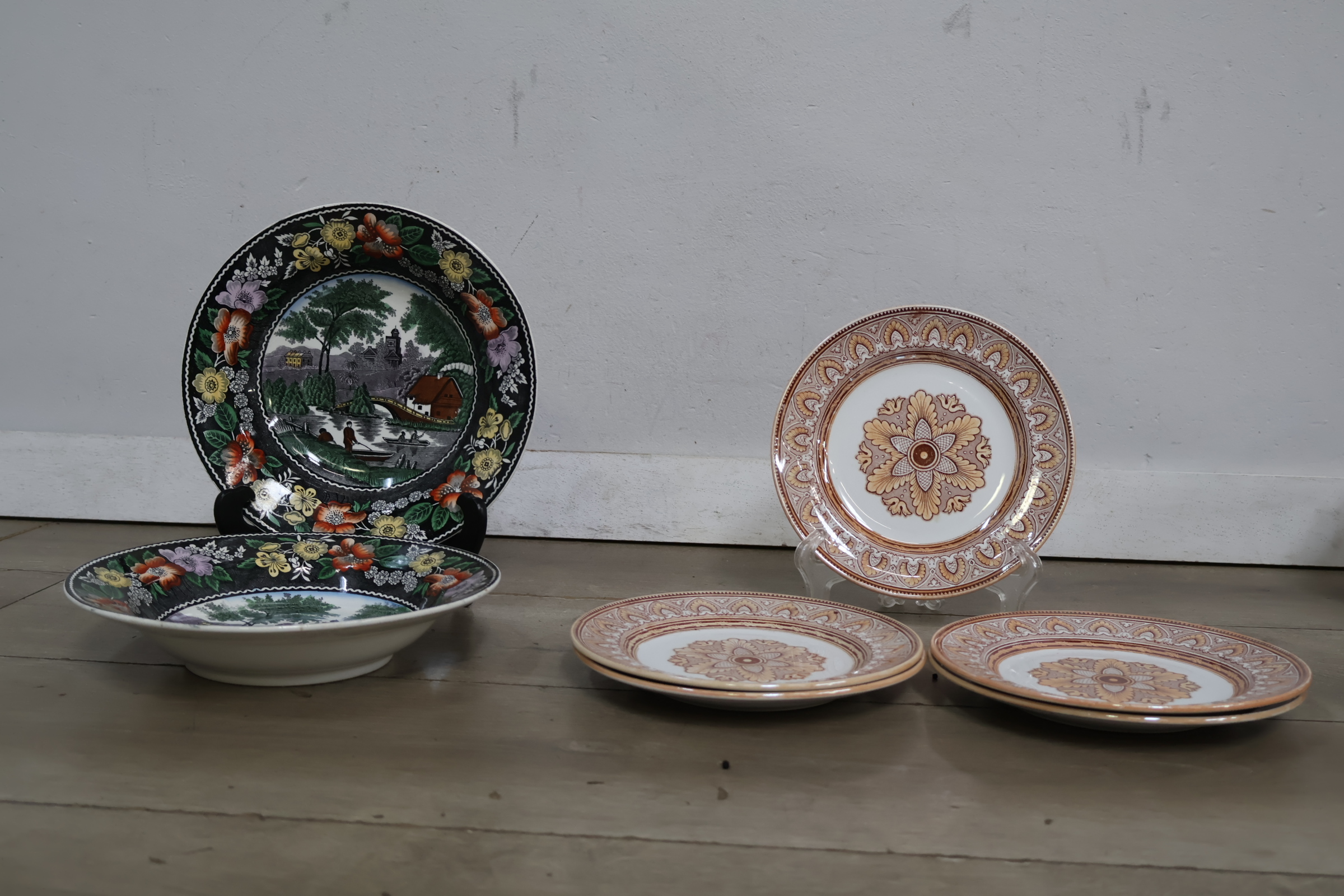 Set sierbordjes met bloem- en landschapmotief – foto 6 – kavel bij GSD Auctions, Zoeterwoude