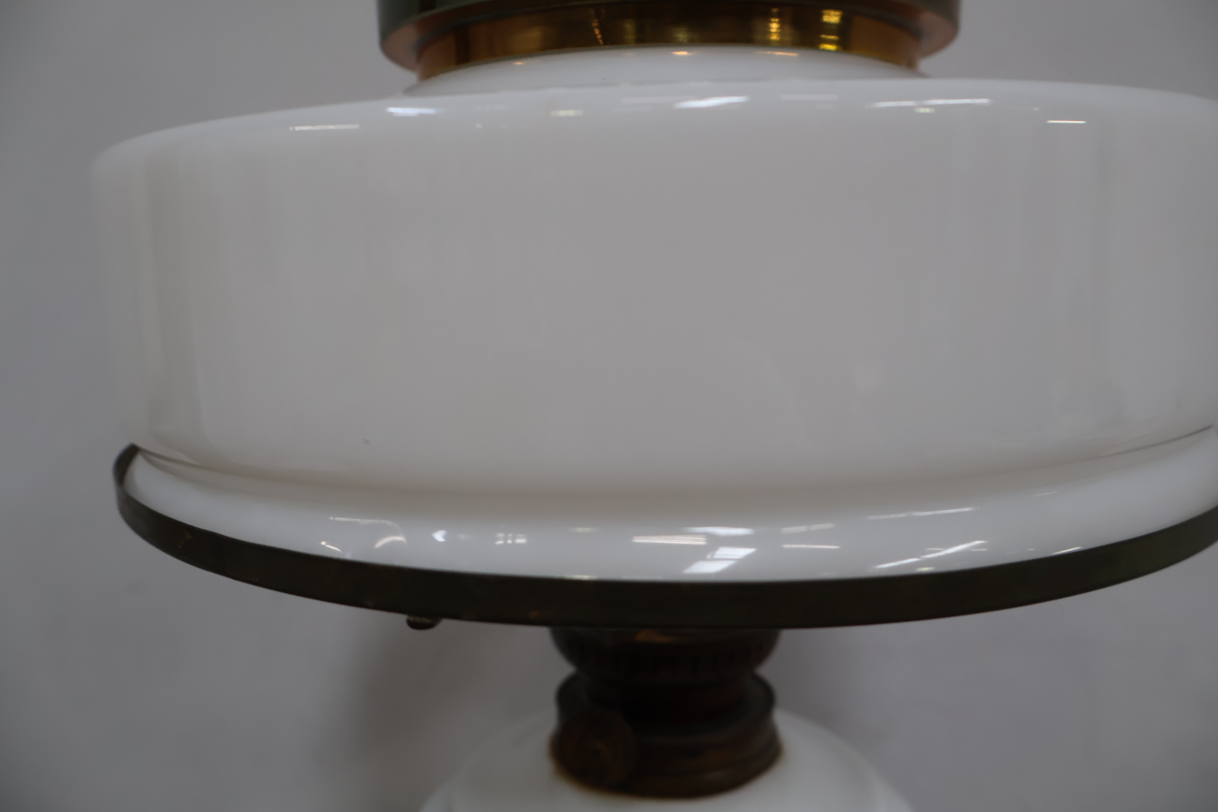 Antieke Porseleinen olielamp – foto 6 – kavel bij GSD Auctions, Zoeterwoude