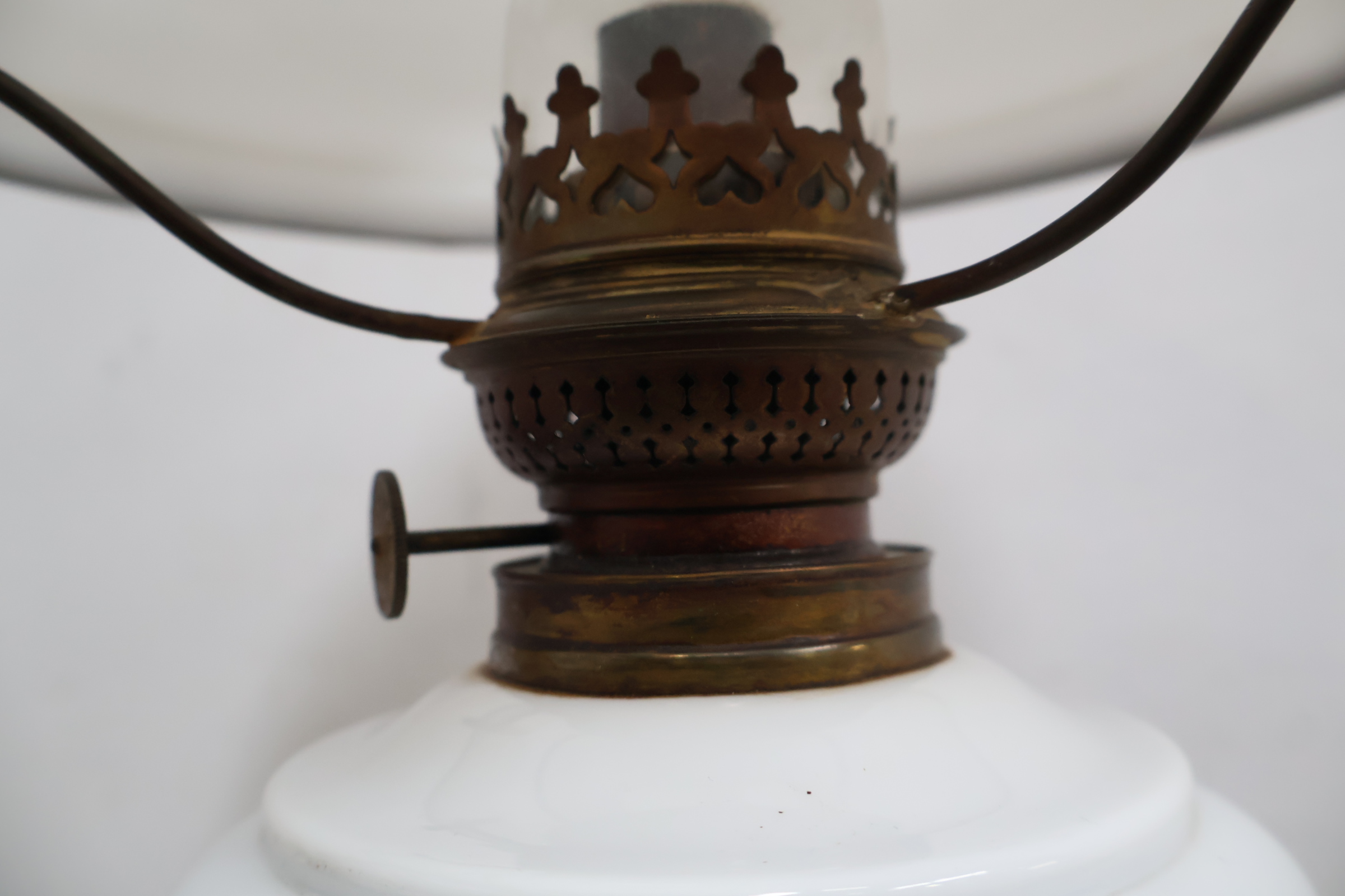 Antieke Porseleinen olielamp – foto 8 – kavel bij GSD Auctions, Zoeterwoude