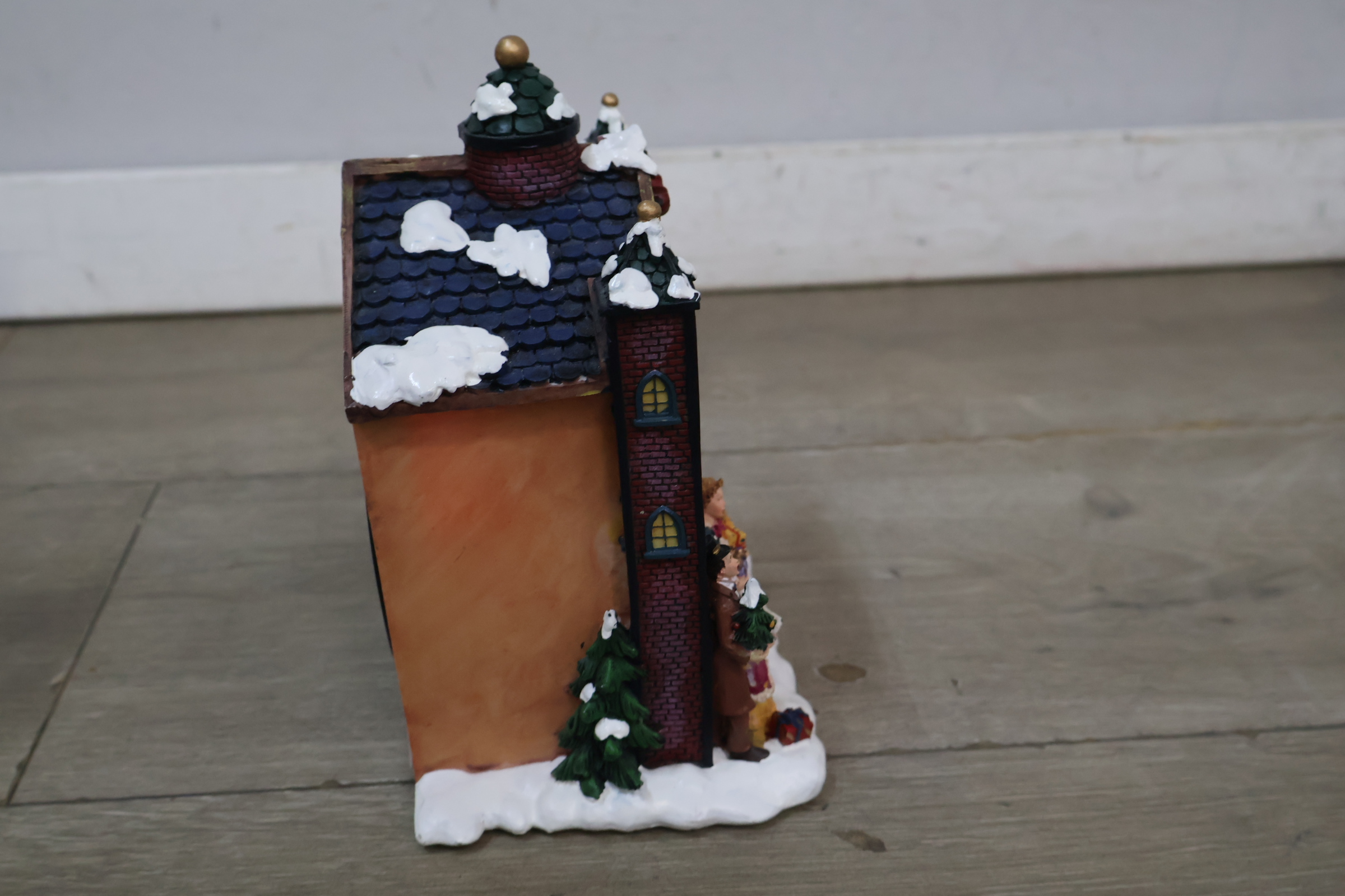 Kerstdiorama met kerstboom en figuren – foto 6 – kavel bij GSD Auctions, Zoeterwoude
