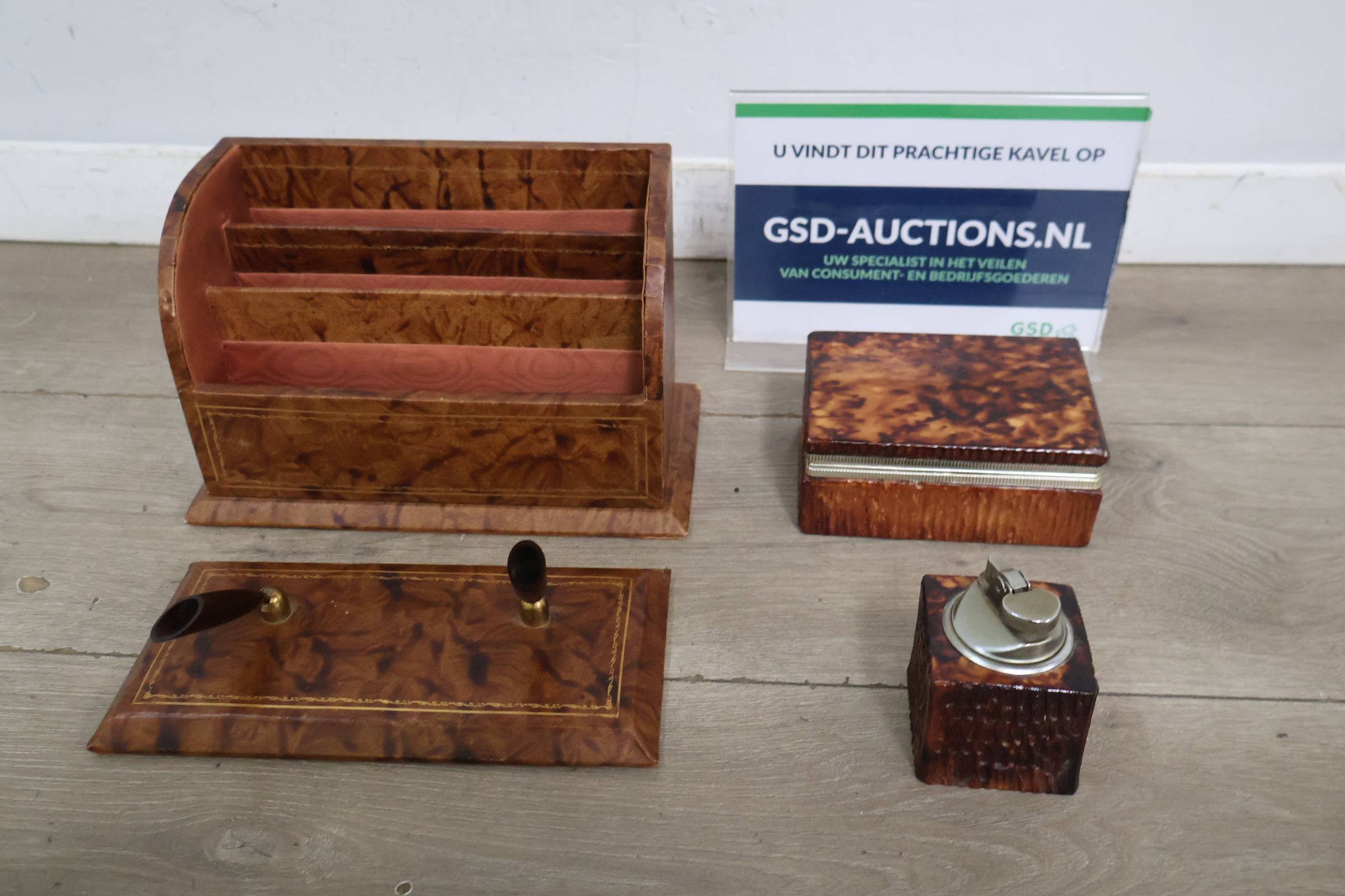 Bureauset van imitatie tortoise hout – foto 2 – kavel bij GSD Auctions, Zoeterwoude