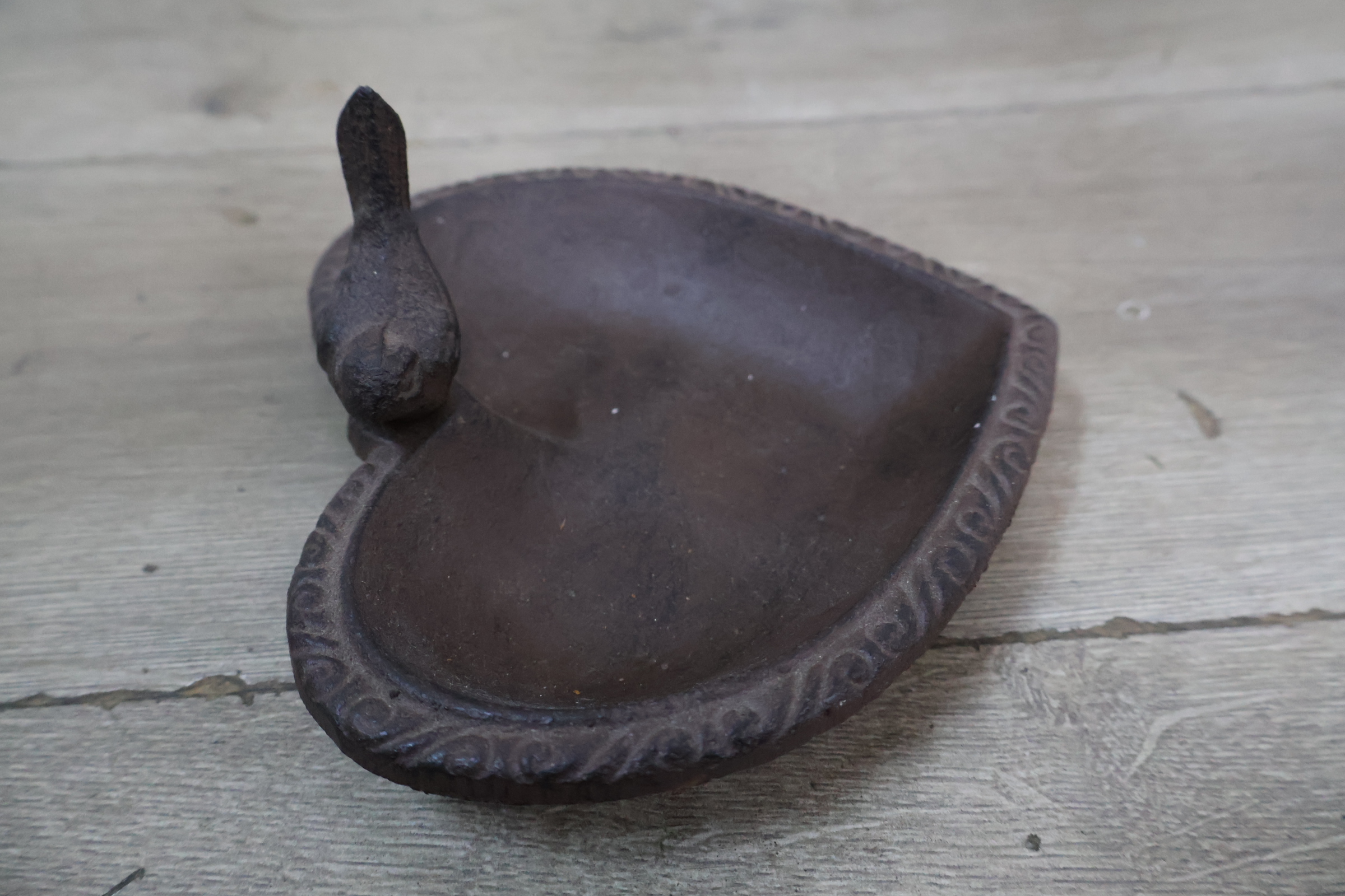 Set antieke gietijzeren vazen en schaaltje – foto 6 – kavel bij GSD Auctions, Zoeterwoude