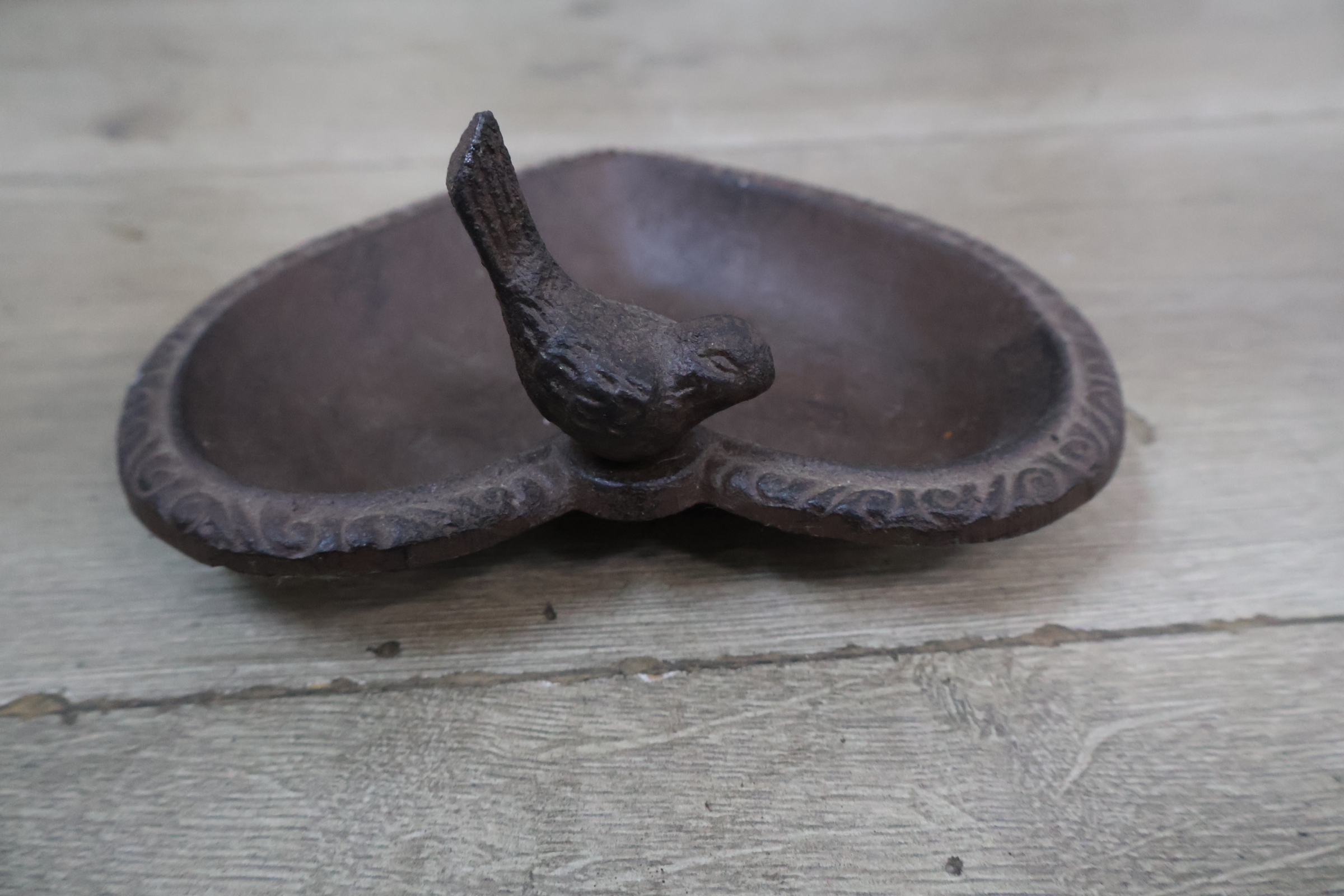 Set antieke gietijzeren vazen en schaaltje – foto 7 – kavel bij GSD Auctions, Zoeterwoude
