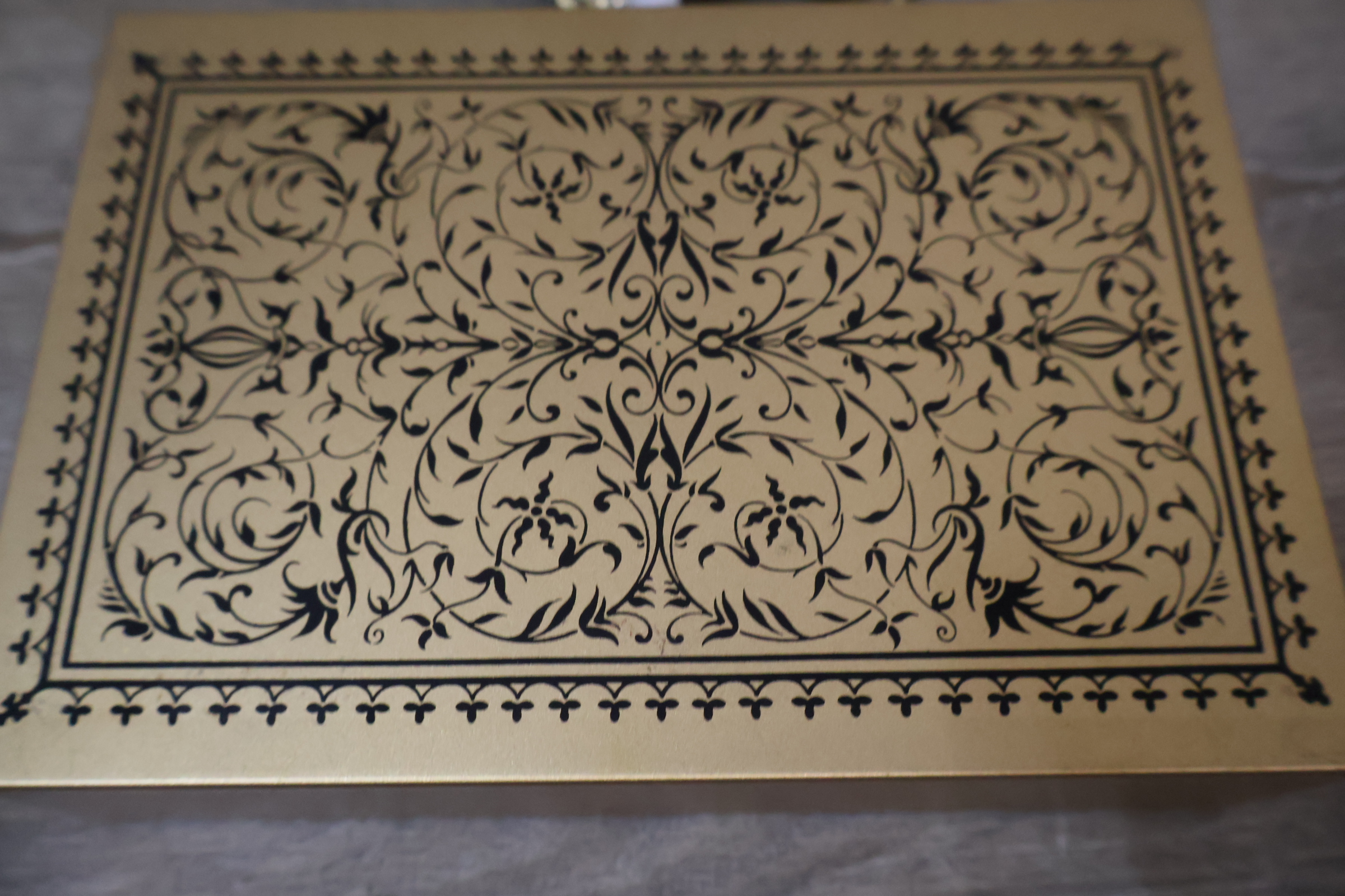 Set koperen en messing decoratieve objecten en kandelaars – foto 10 – kavel bij GSD Auctions, Zoeterwoude