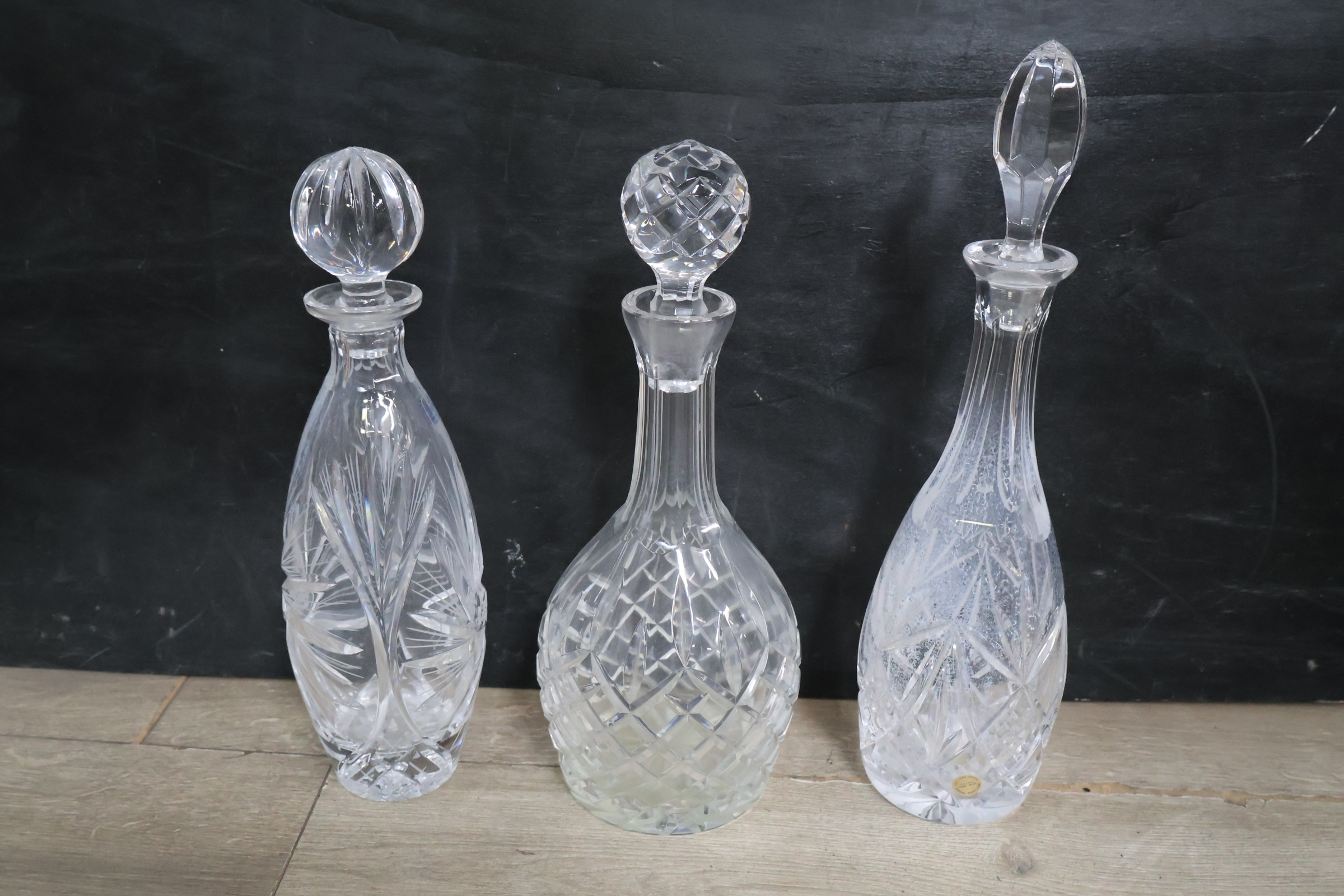 Set van 3 geslepen kristallen karaffen – foto 4 – kavel bij GSD Auctions, Zoeterwoude