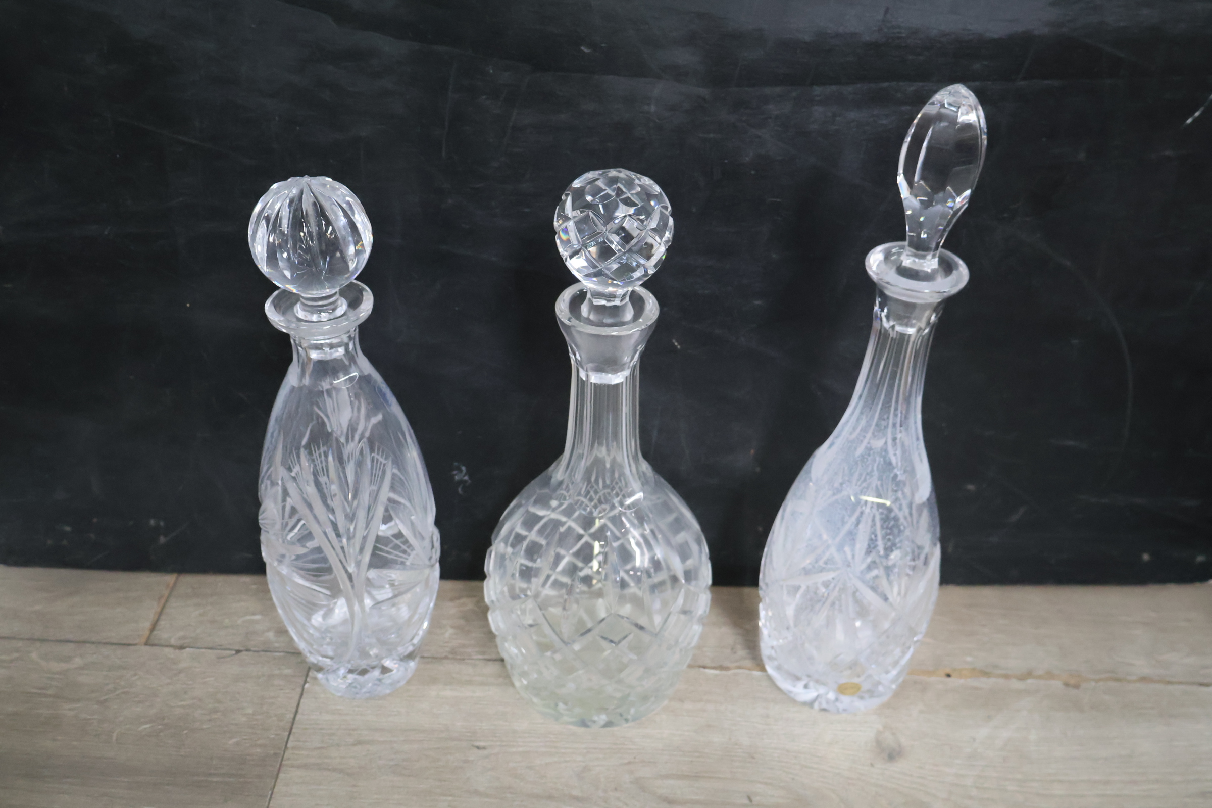 Set van 3 geslepen kristallen karaffen – foto 5 – kavel bij GSD Auctions, Zoeterwoude
