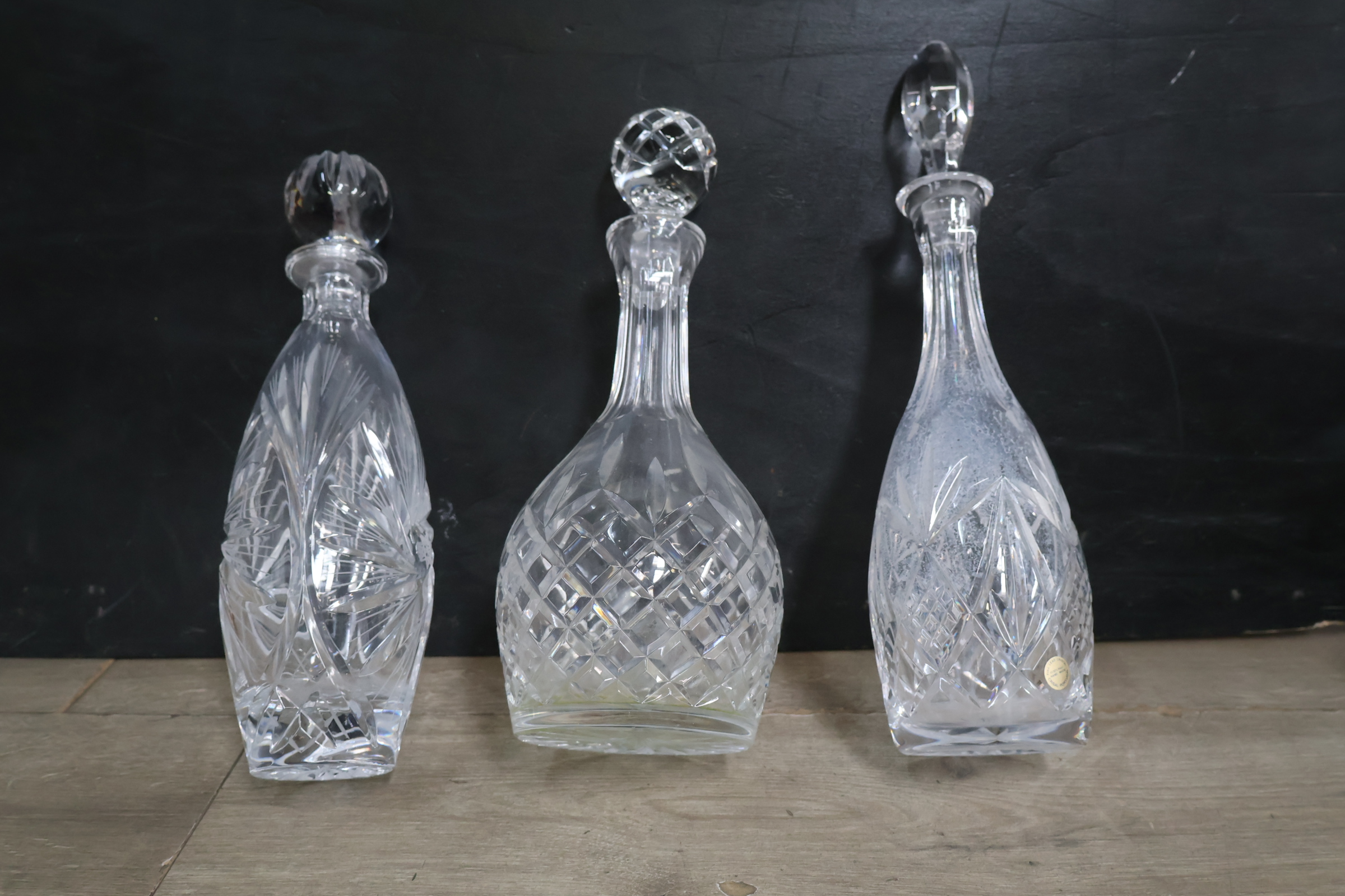 Set van 3 geslepen kristallen karaffen – foto 8 – kavel bij GSD Auctions, Zoeterwoude