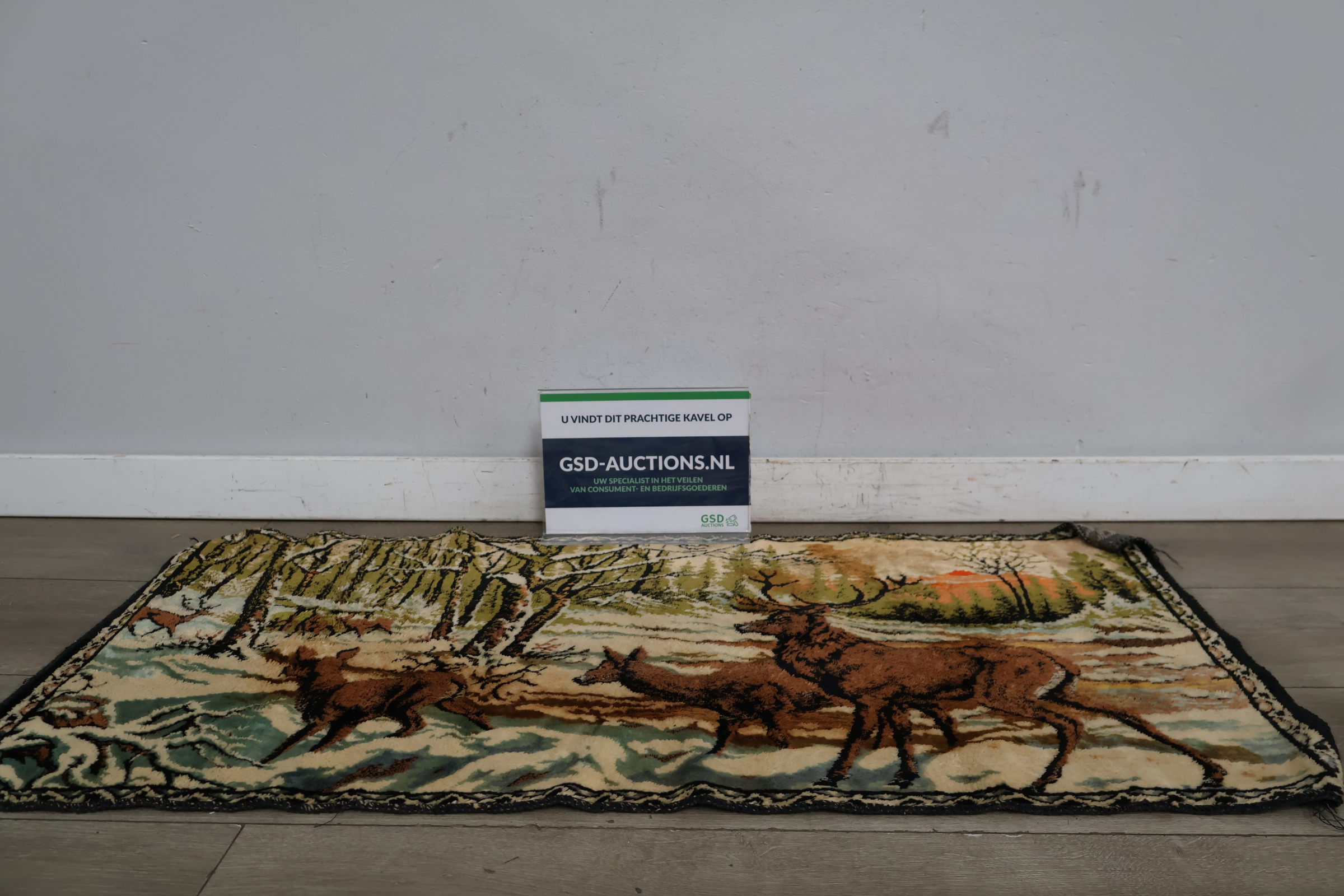 Kleed met hertenmotief – foto 2 – kavel bij GSD Auctions, Zoeterwoude