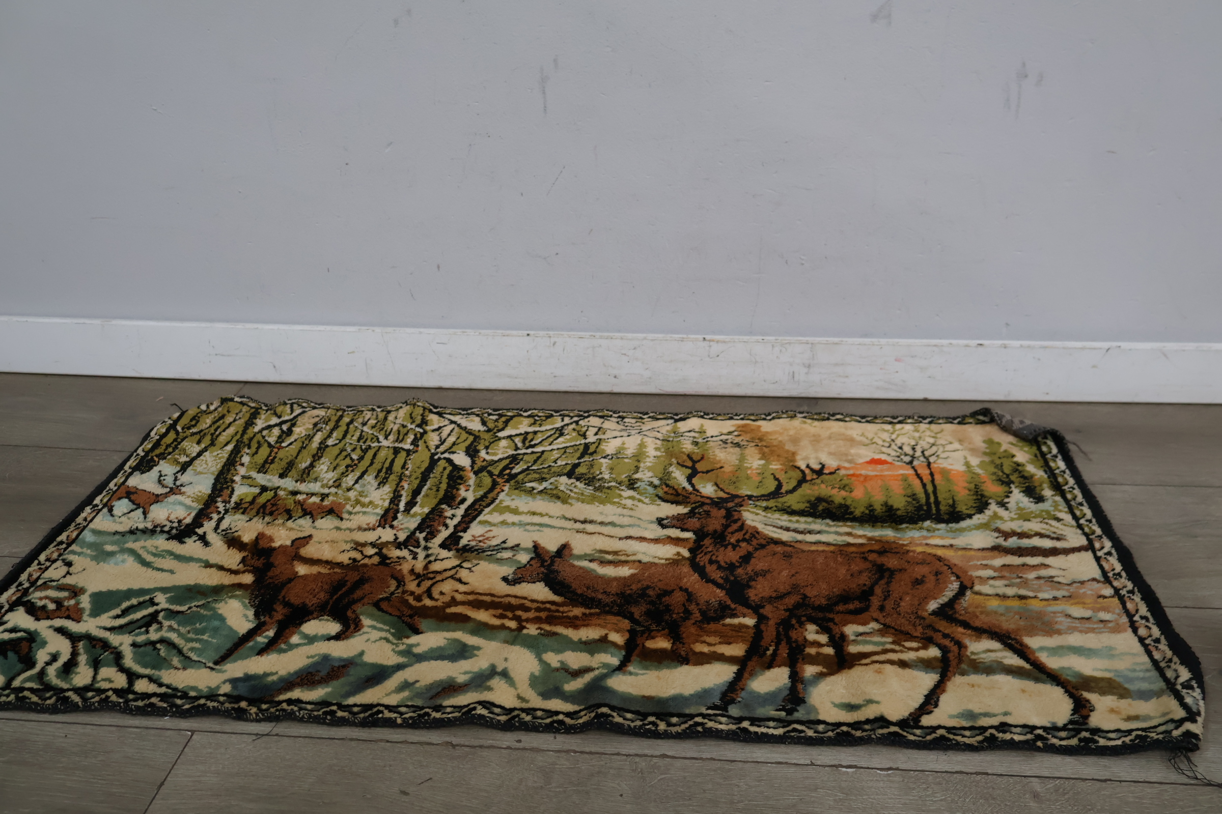 Kleed met hertenmotief – foto 3 – kavel bij GSD Auctions, Zoeterwoude
