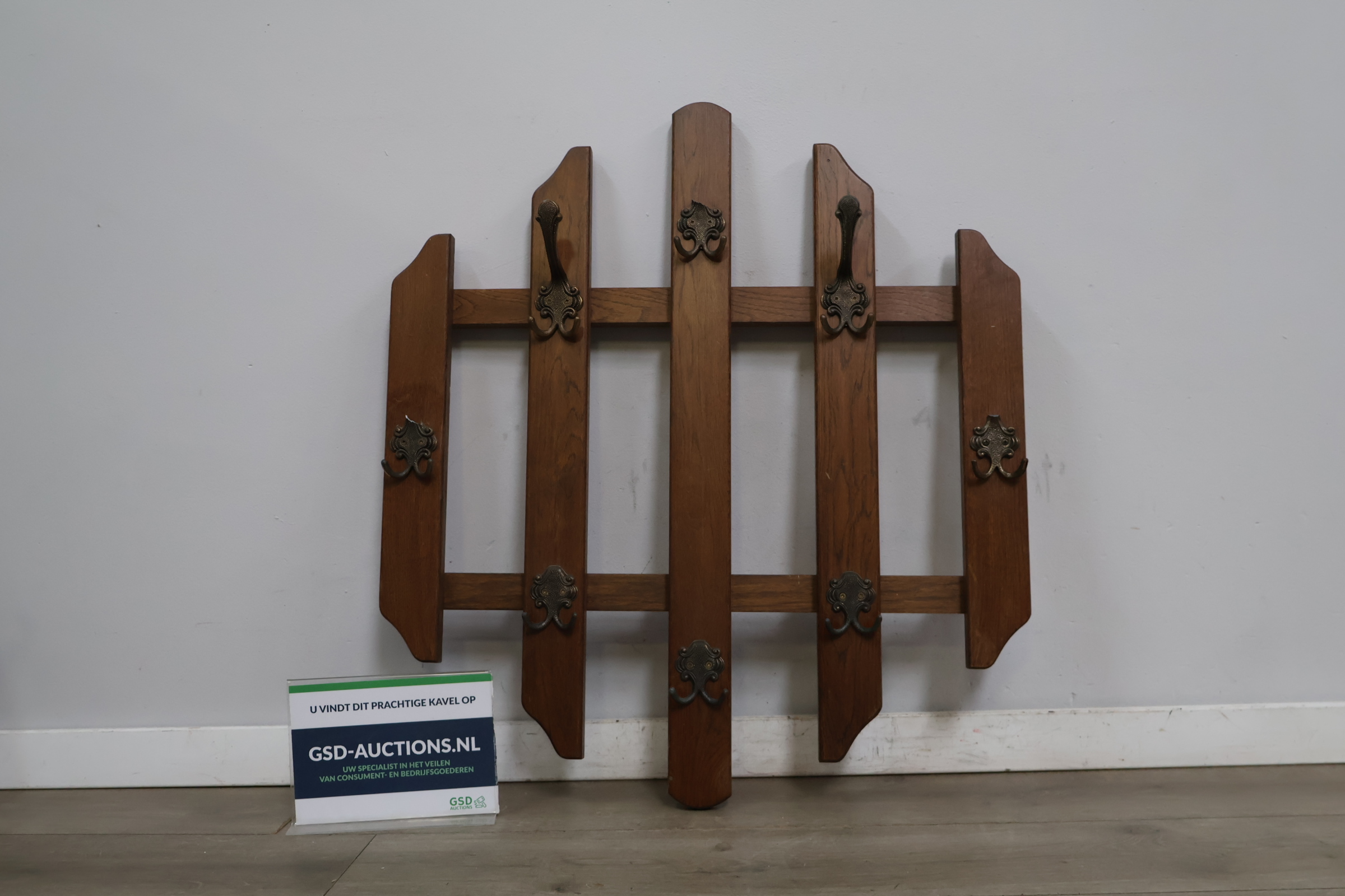 Houten kapstok met metalen haken – kavel bij GSD Auctions, Zoeterwoude