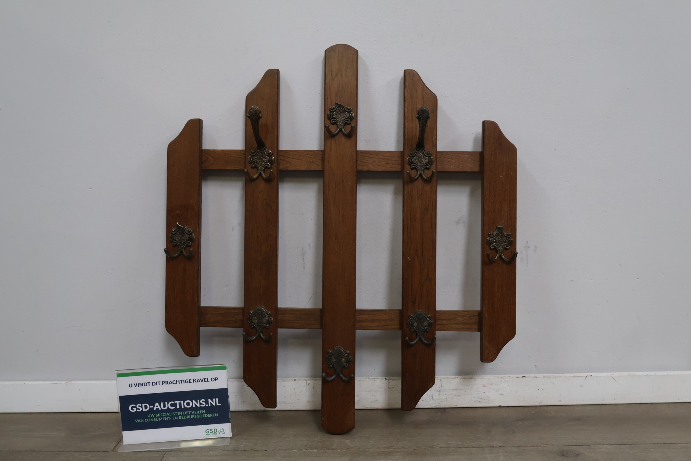 Houten kapstok met metalen haken – foto 2 – kavel bij GSD Auctions, Zoeterwoude