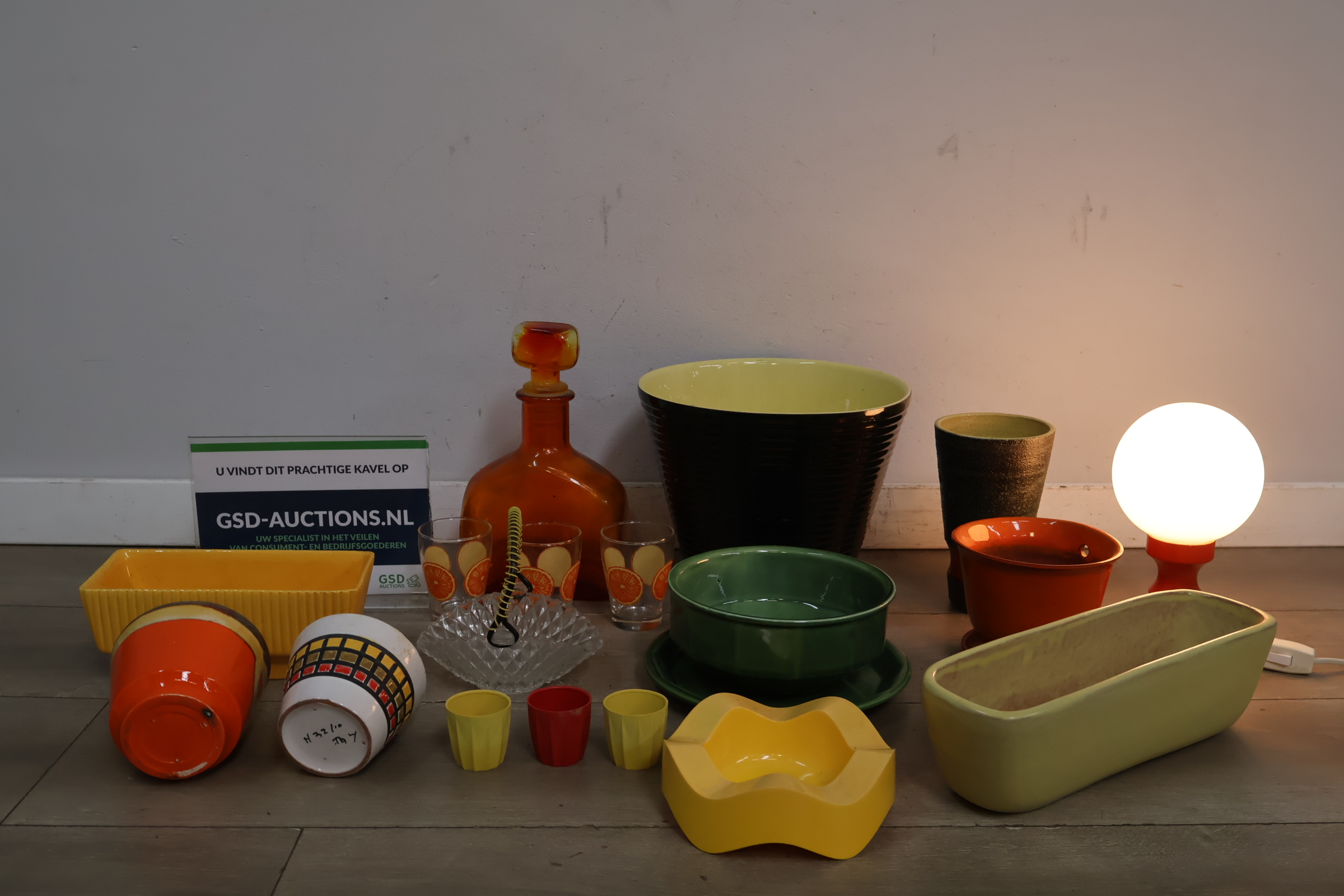 Set kleurrijke keramiek – foto 2 – kavel bij GSD Auctions, Zoeterwoude