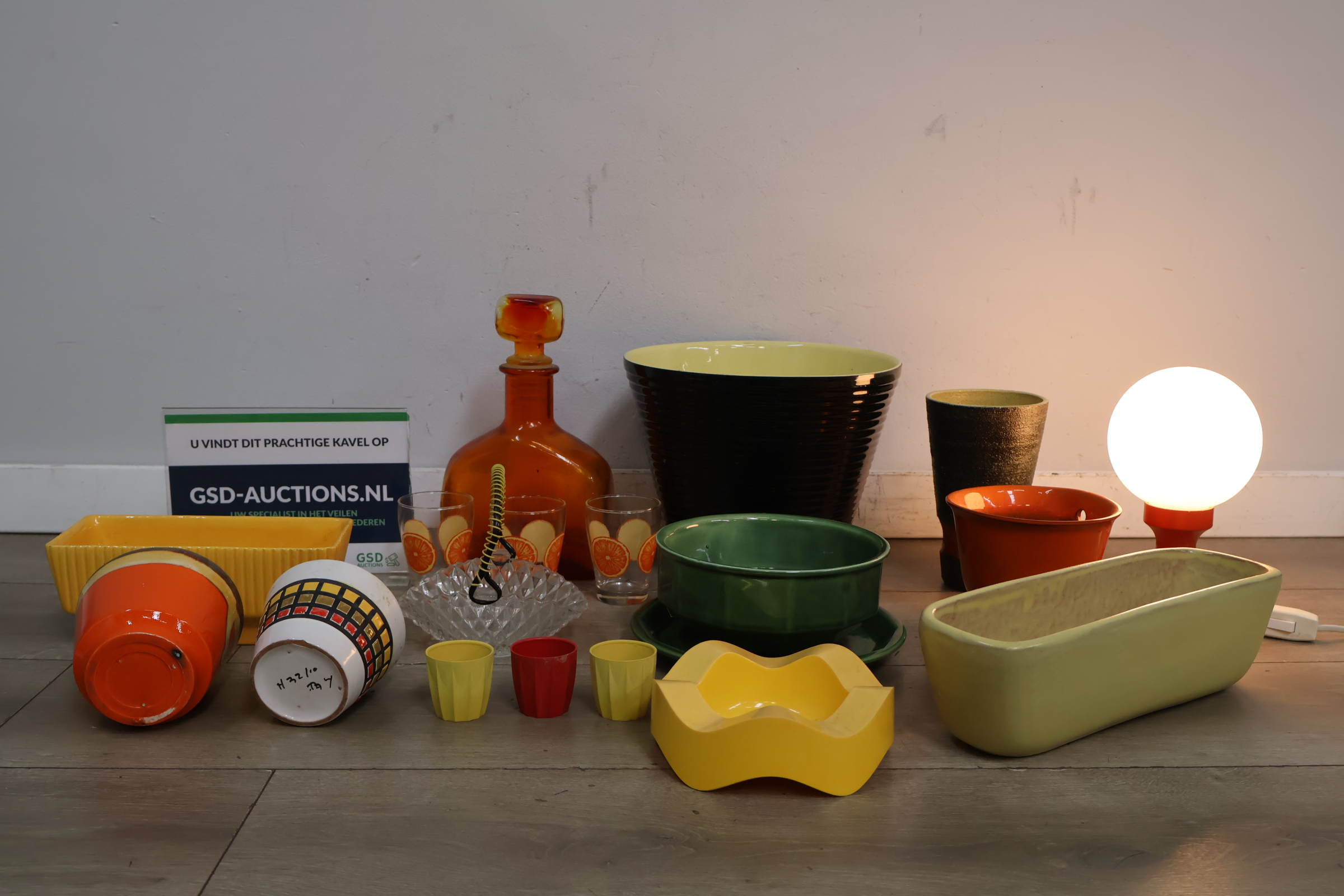 Set kleurrijke keramiek – foto 3 – kavel bij GSD Auctions, Zoeterwoude