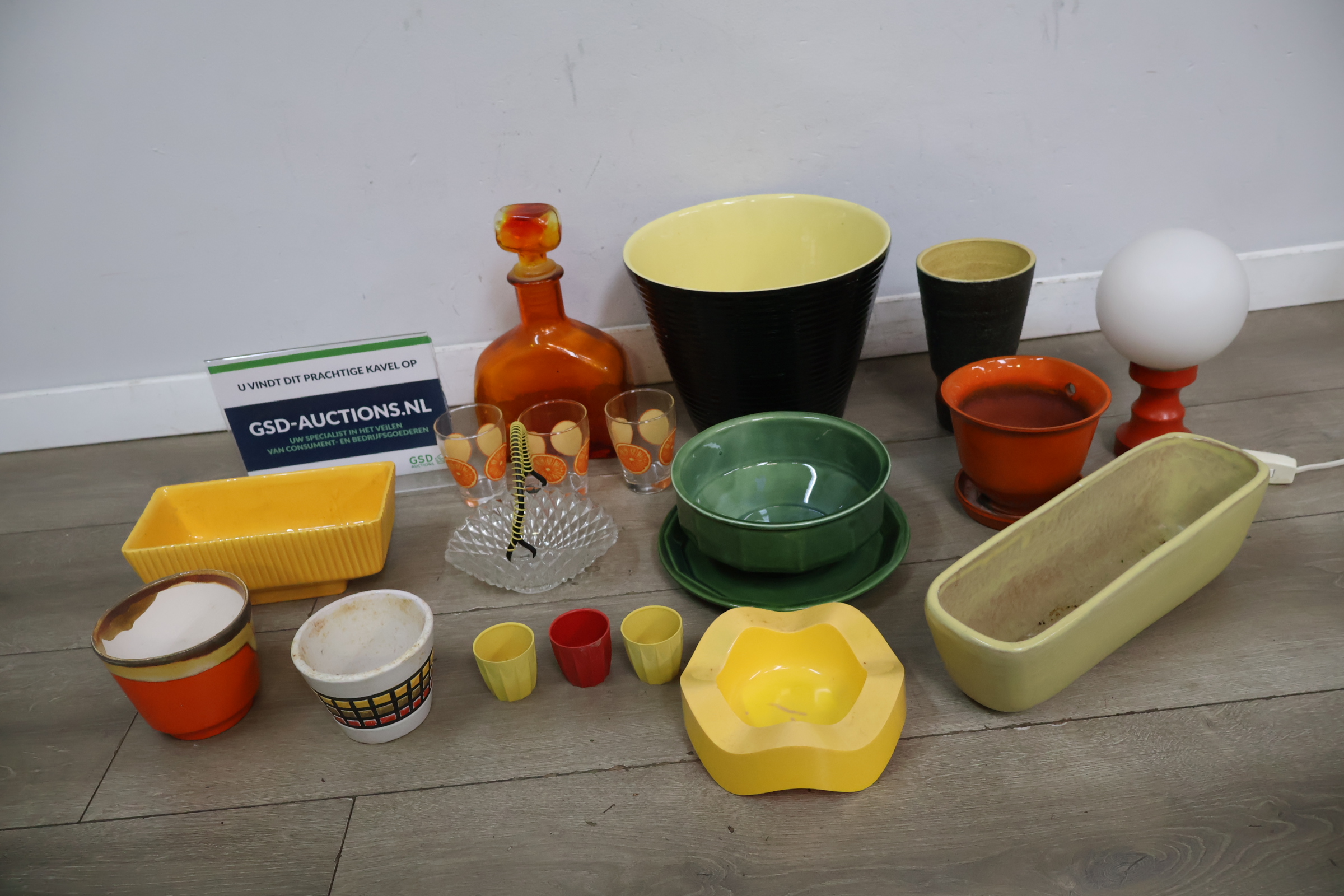 Set kleurrijke keramiek – foto 5 – kavel bij GSD Auctions, Zoeterwoude