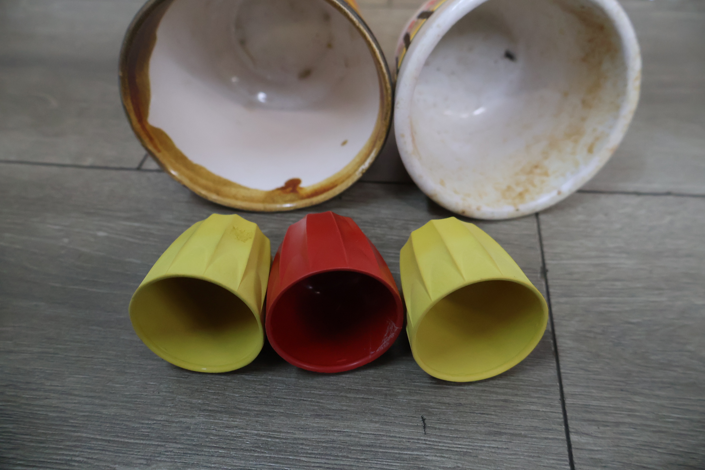 Set kleurrijke keramiek – foto 6 – kavel bij GSD Auctions, Zoeterwoude