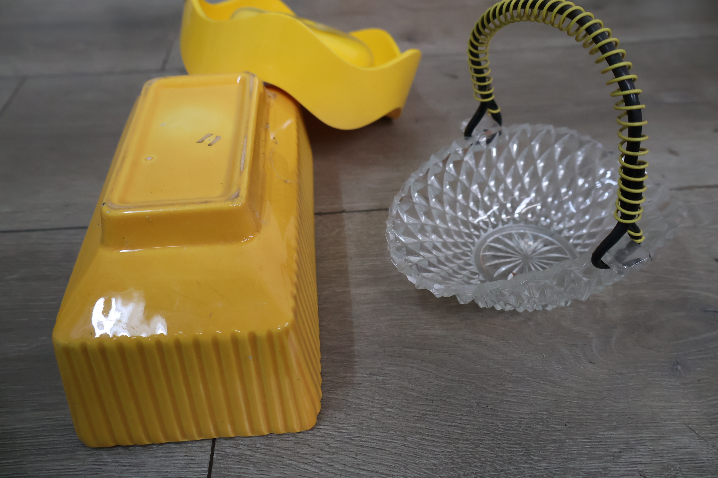 Set kleurrijke keramiek – foto 8 – kavel bij GSD Auctions, Zoeterwoude