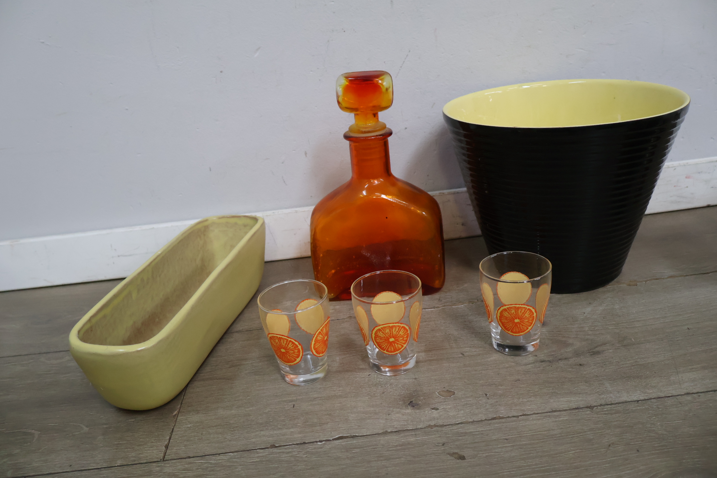 Set kleurrijke keramiek – foto 9 – kavel bij GSD Auctions, Zoeterwoude