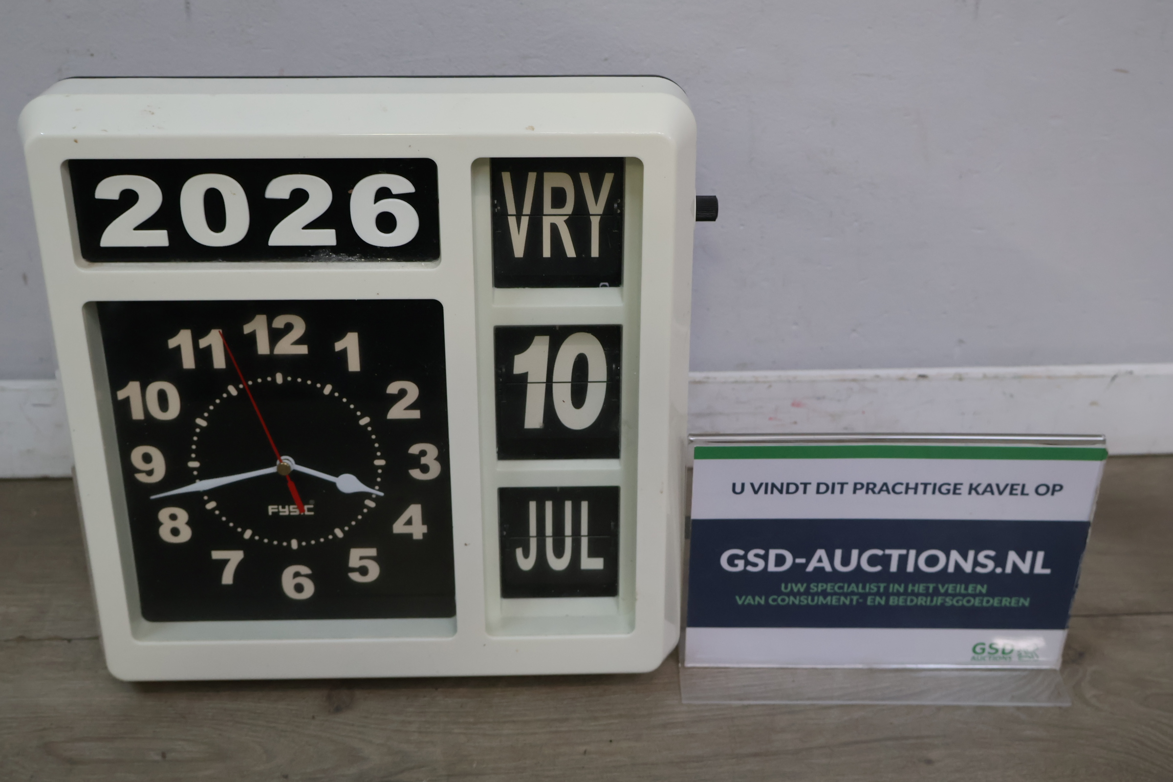 Fysic tafelklok met dag en datum – foto 2 – kavel bij GSD Auctions, Zoeterwoude
