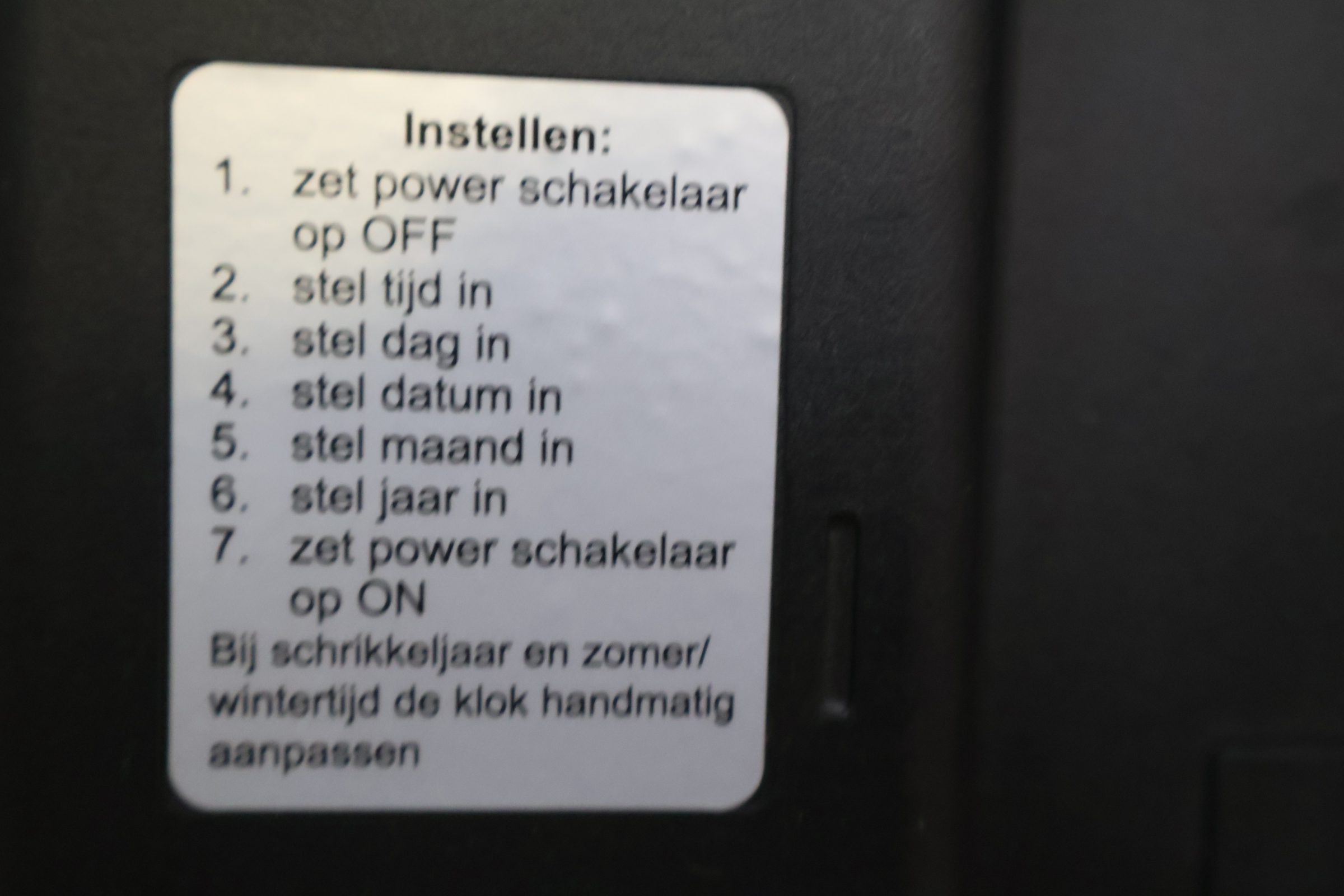 Fysic tafelklok met dag en datum – foto 9 – kavel bij GSD Auctions, Zoeterwoude