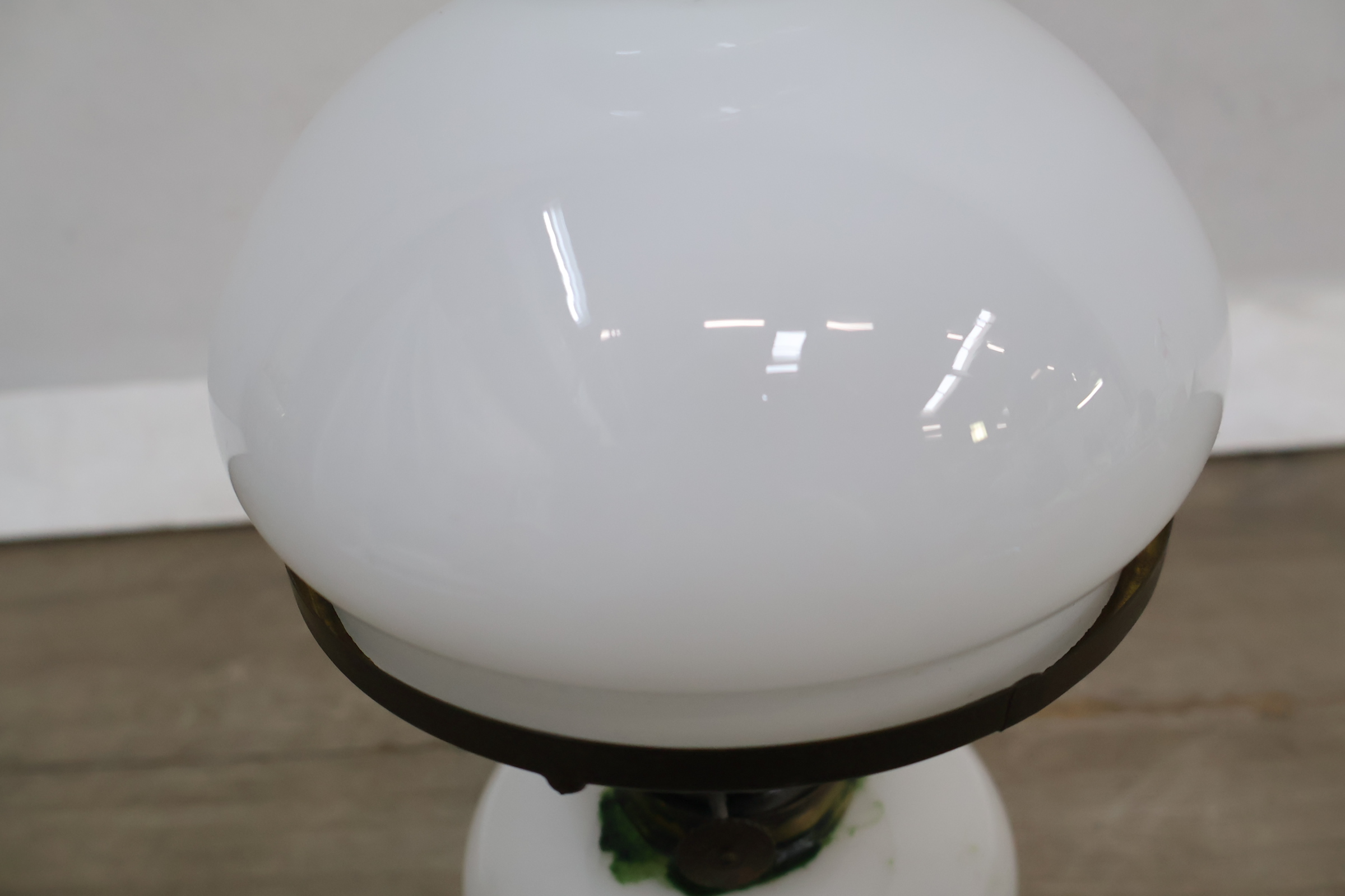 Witte olielamp met glazen kap – foto 8 – kavel bij GSD Auctions, Zoeterwoude