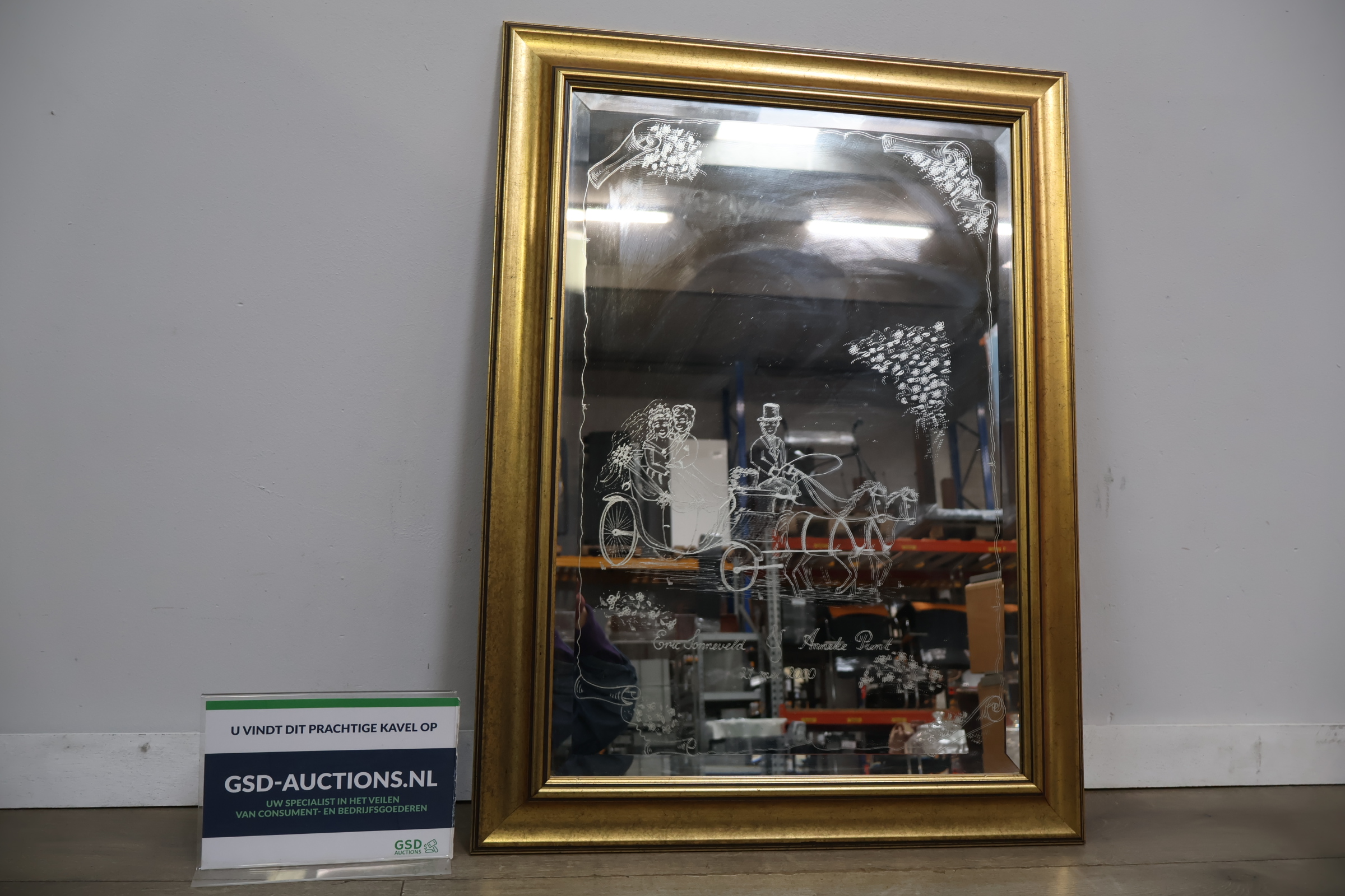 Gouden lijst spiegel met geëtst decor – kavel bij GSD Auctions, Zoeterwoude