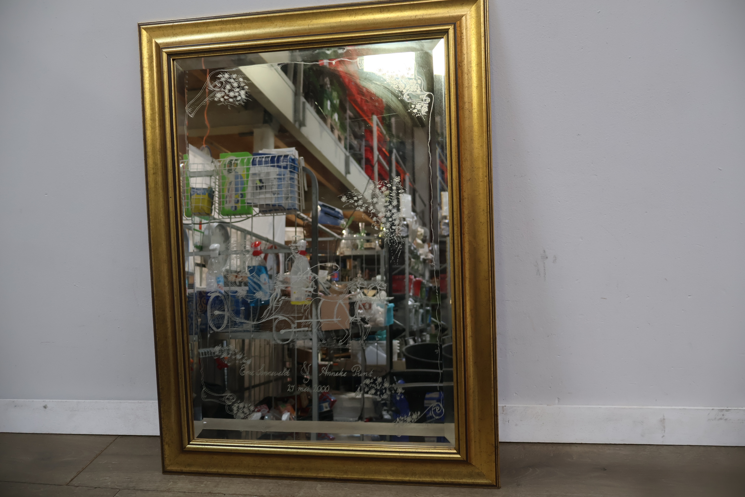 Gouden lijst spiegel met geëtst decor – foto 8 – kavel bij GSD Auctions, Zoeterwoude