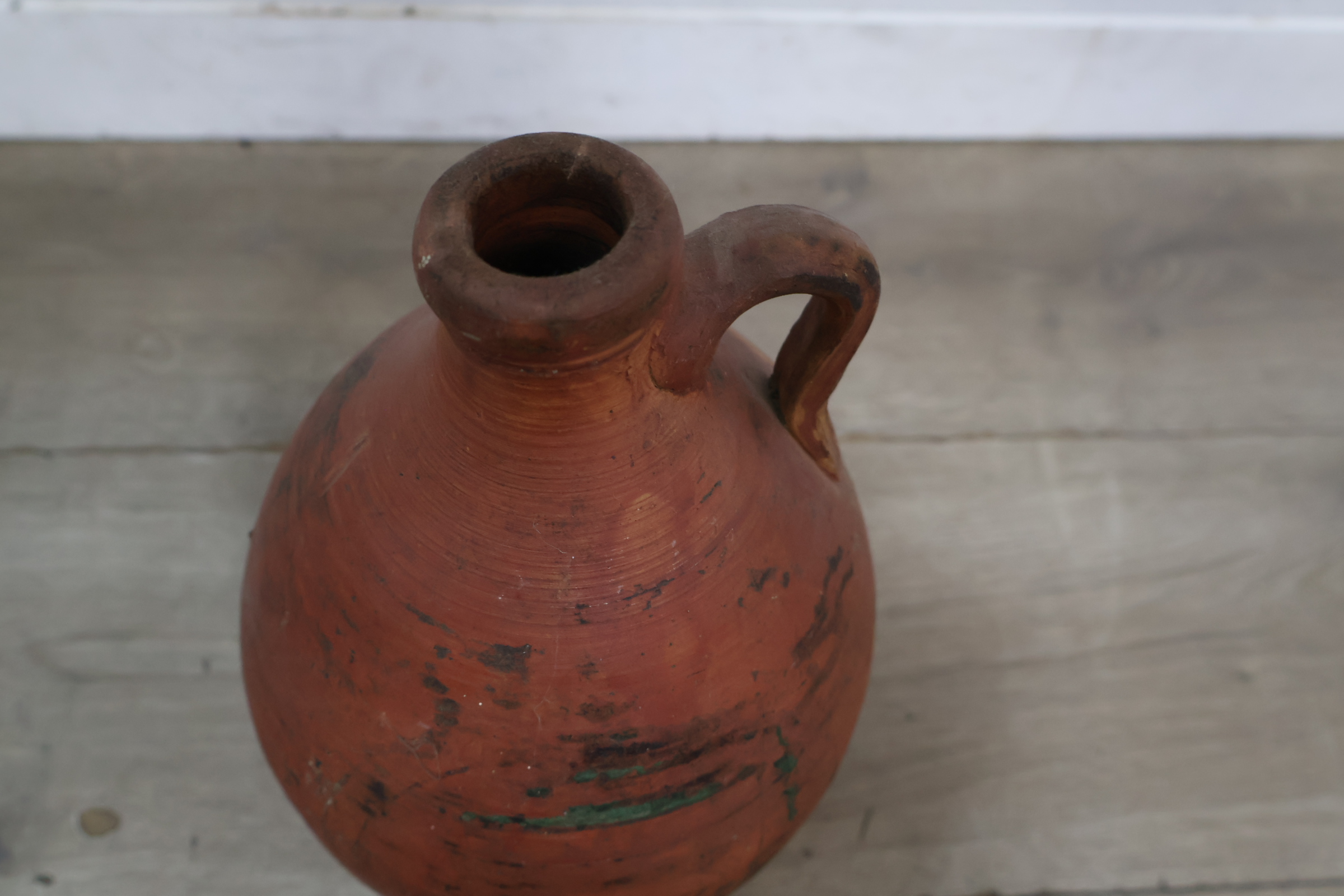Oude terracotta kruik met handvat – foto 5 – kavel bij GSD Auctions, Zoeterwoude