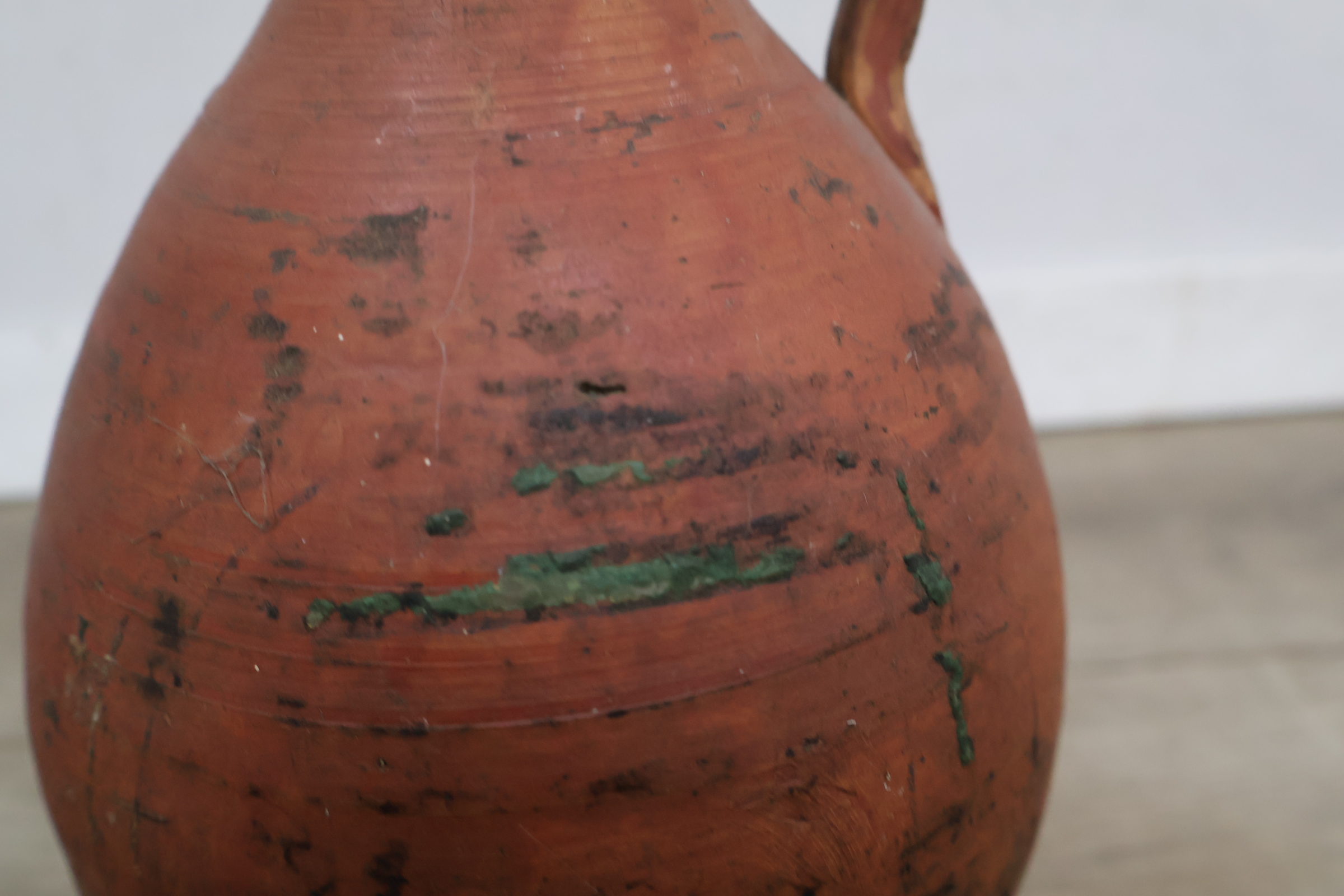 Oude terracotta kruik met handvat – foto 6 – kavel bij GSD Auctions, Zoeterwoude