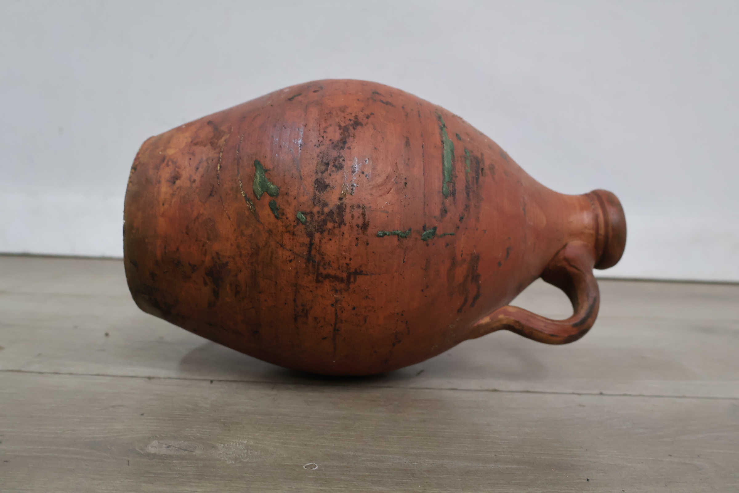 Oude terracotta kruik met handvat – foto 10 – kavel bij GSD Auctions, Zoeterwoude
