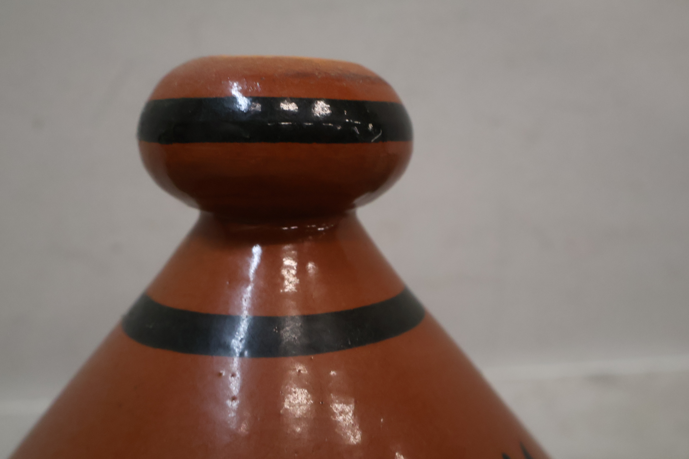 Aardewerken tajine met zwart decor – foto 5 – kavel bij GSD Auctions, Zoeterwoude