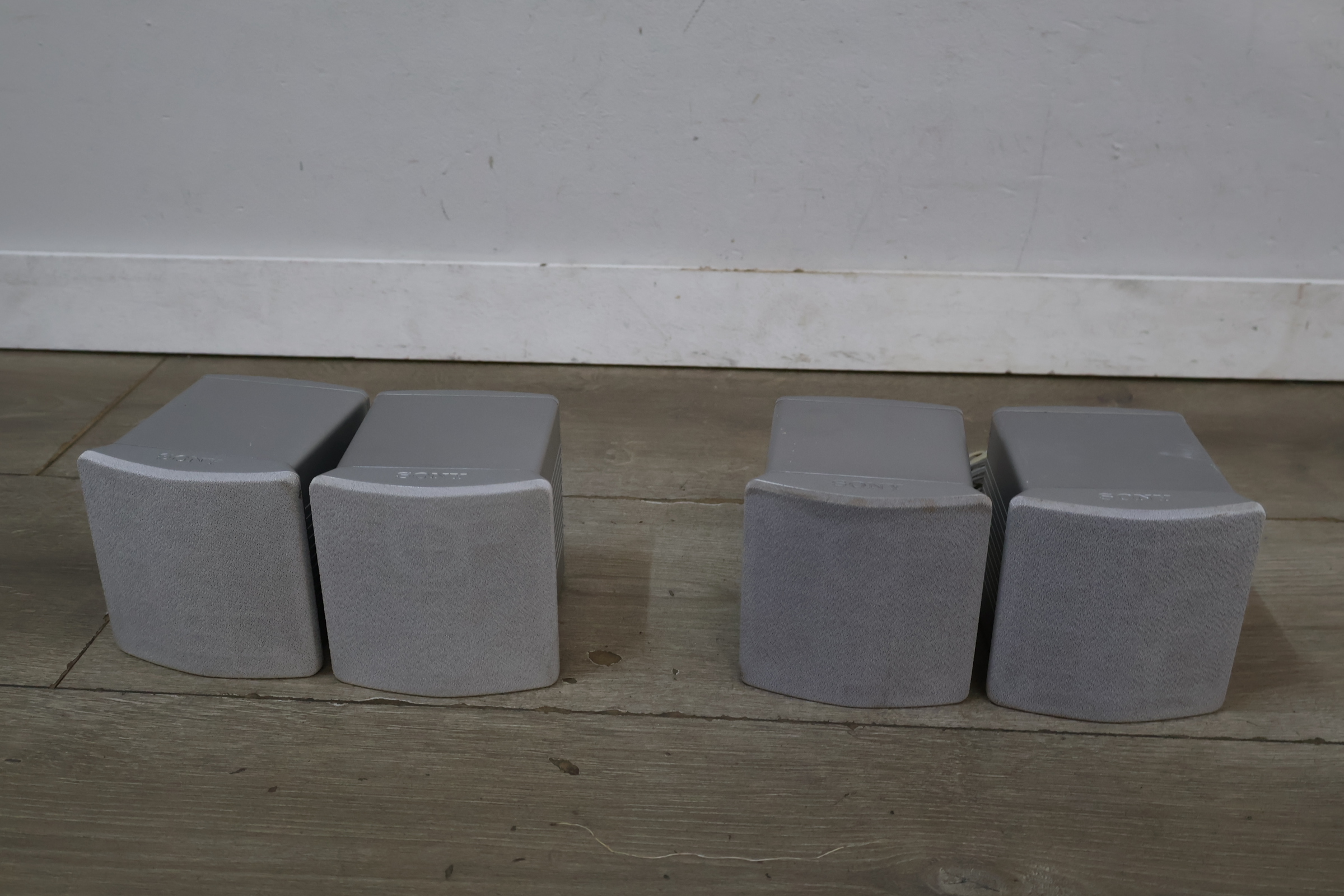 Set van vier Sony luidsprekers – foto 3 – kavel bij GSD Auctions, Zoeterwoude