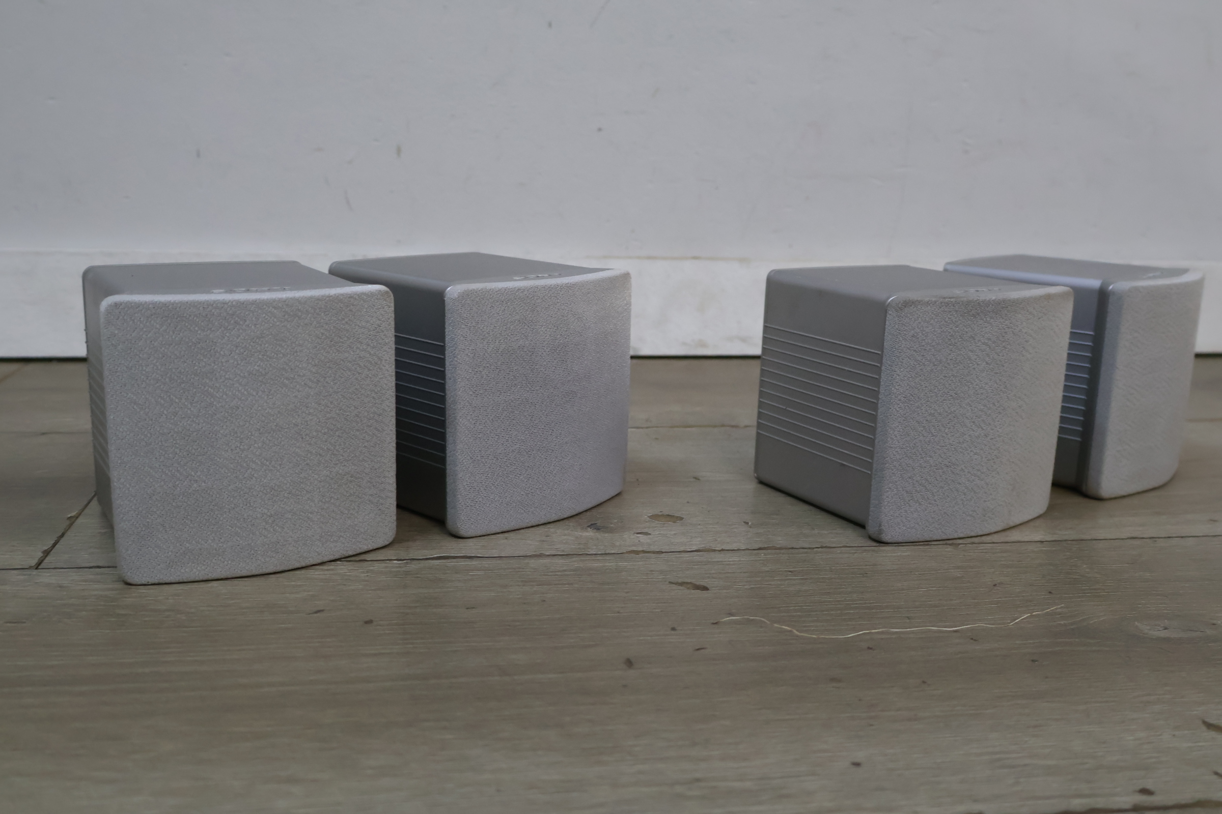 Set van vier Sony luidsprekers – foto 4 – kavel bij GSD Auctions, Zoeterwoude
