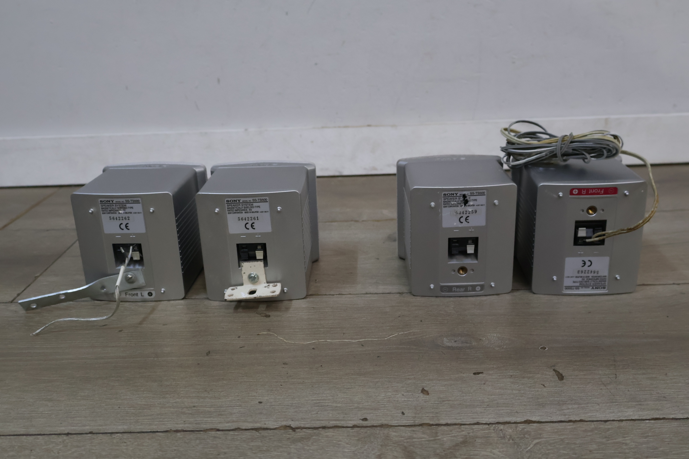 Set van vier Sony luidsprekers – foto 7 – kavel bij GSD Auctions, Zoeterwoude