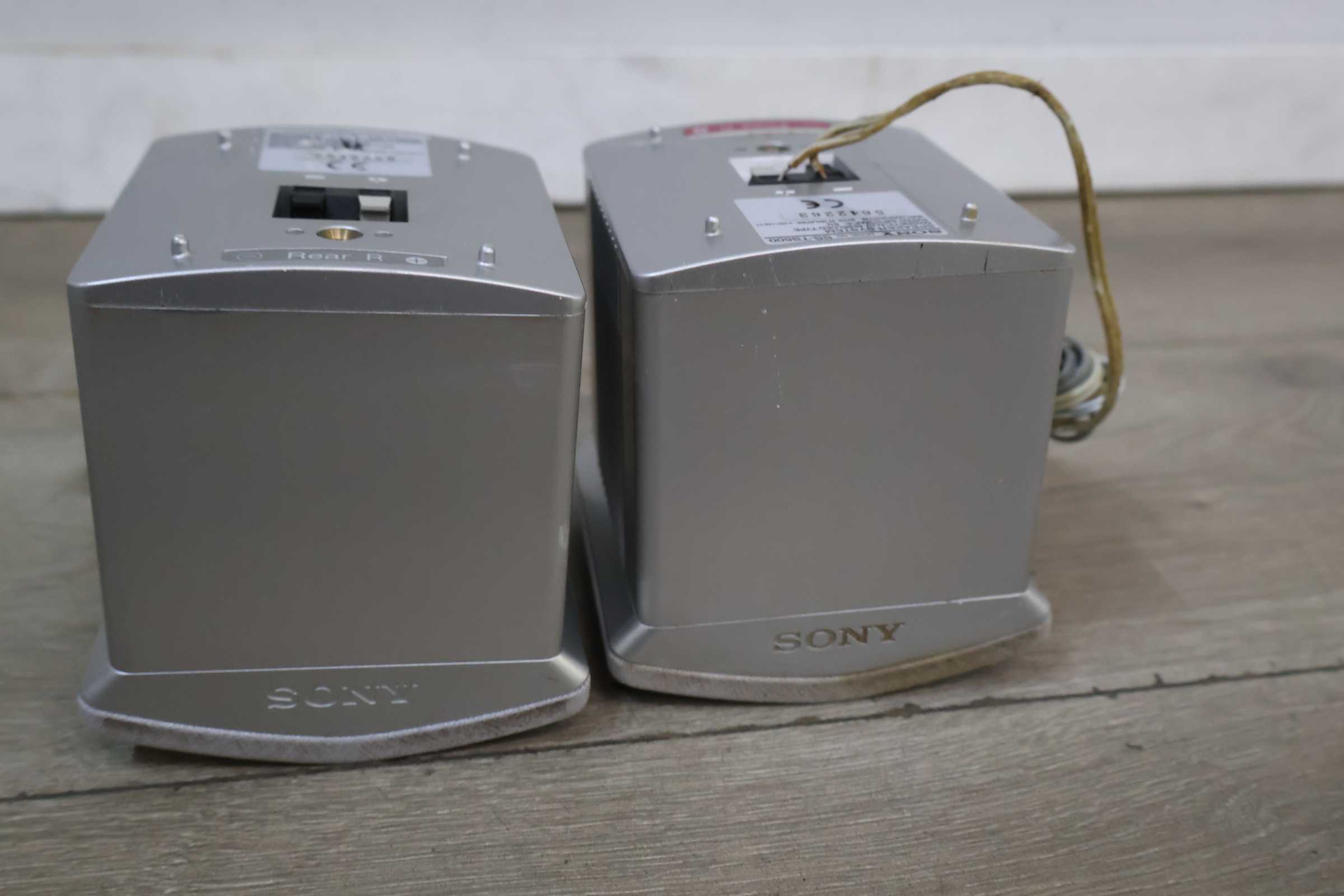 Set van vier Sony luidsprekers – foto 10 – kavel bij GSD Auctions, Zoeterwoude