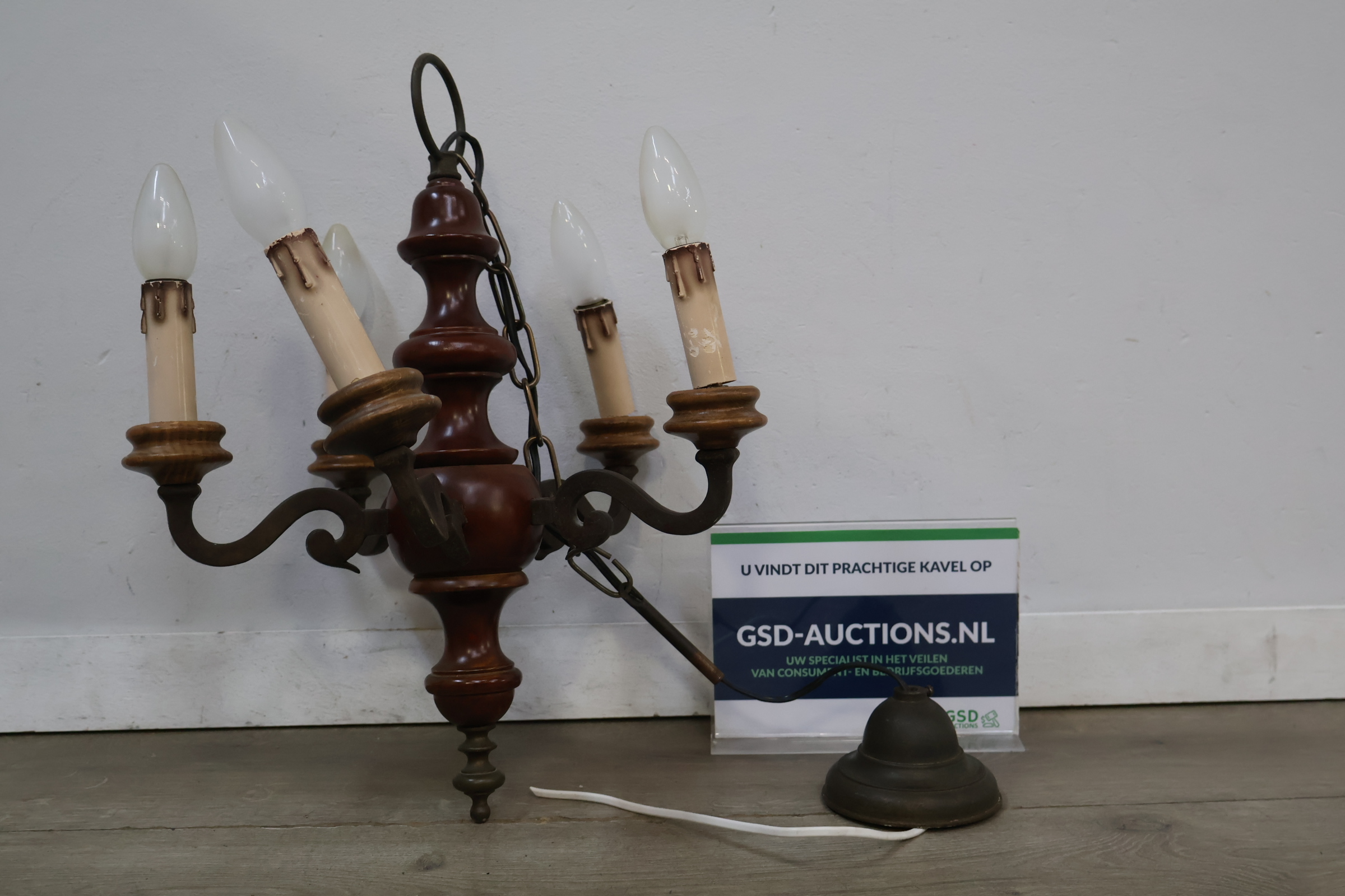 Vintage houten hanglamp met vijf lichtpunten – foto 2 – kavel bij GSD Auctions, Zoeterwoude
