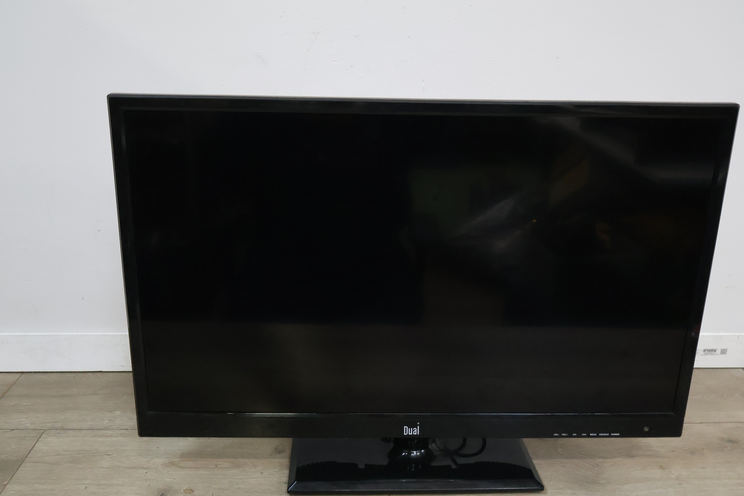 Dual 32'inch LED TV – foto 4 – kavel bij GSD Auctions, Zoeterwoude