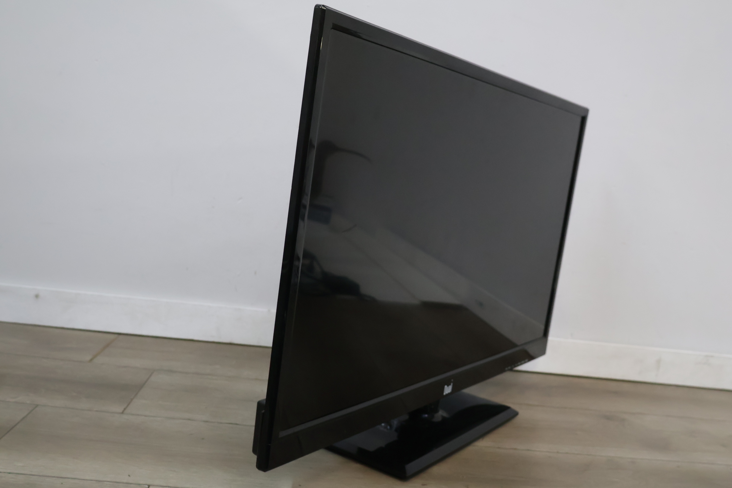 Dual 32'inch LED TV – foto 7 – kavel bij GSD Auctions, Zoeterwoude