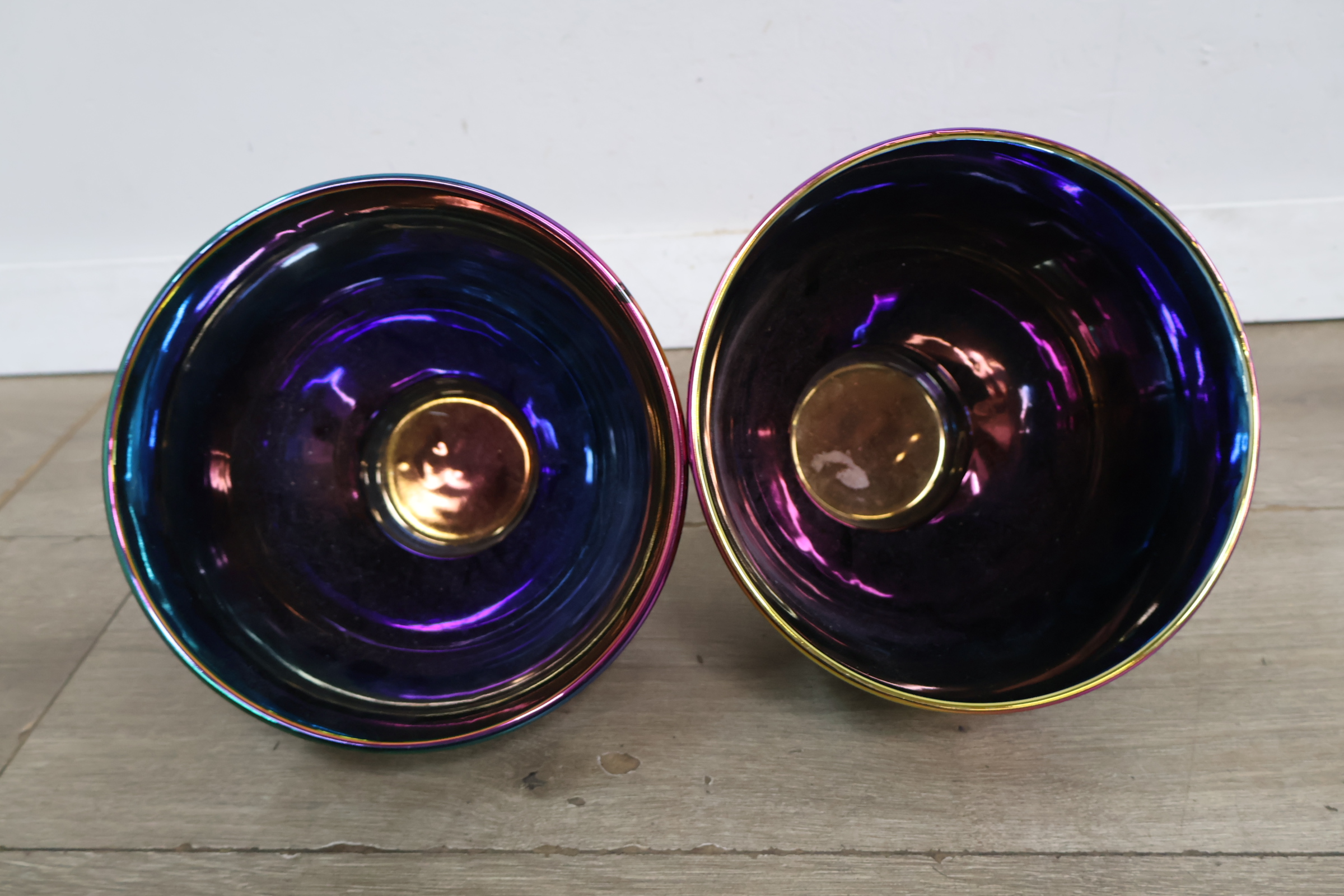 Set van 2 iriserende glazen vazen – foto 5 – kavel bij GSD Auctions, Zoeterwoude