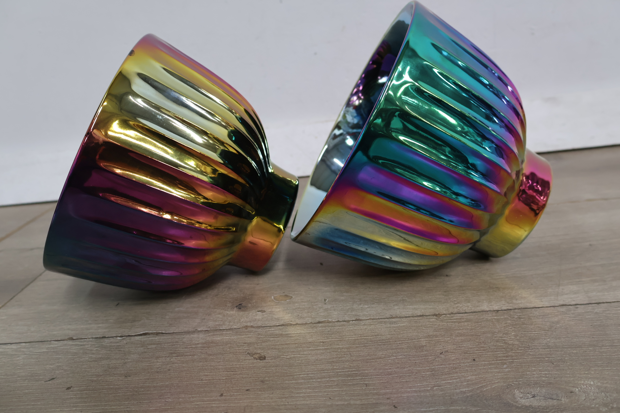 Set van 2 iriserende glazen vazen – foto 6 – kavel bij GSD Auctions, Zoeterwoude