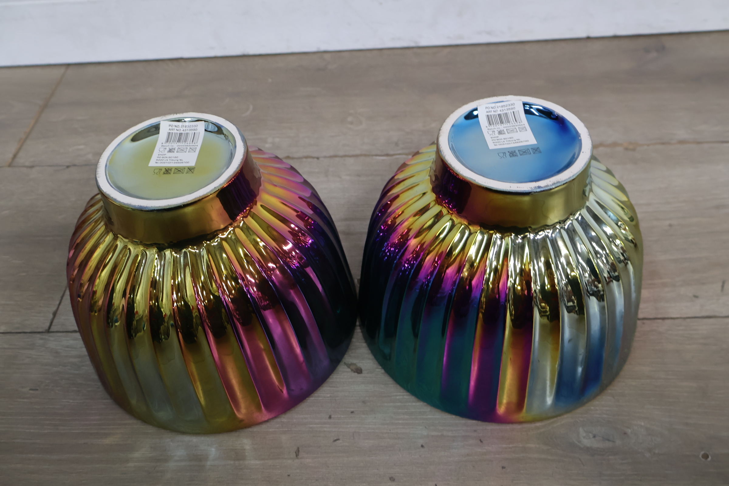 Set van 2 iriserende glazen vazen – foto 8 – kavel bij GSD Auctions, Zoeterwoude