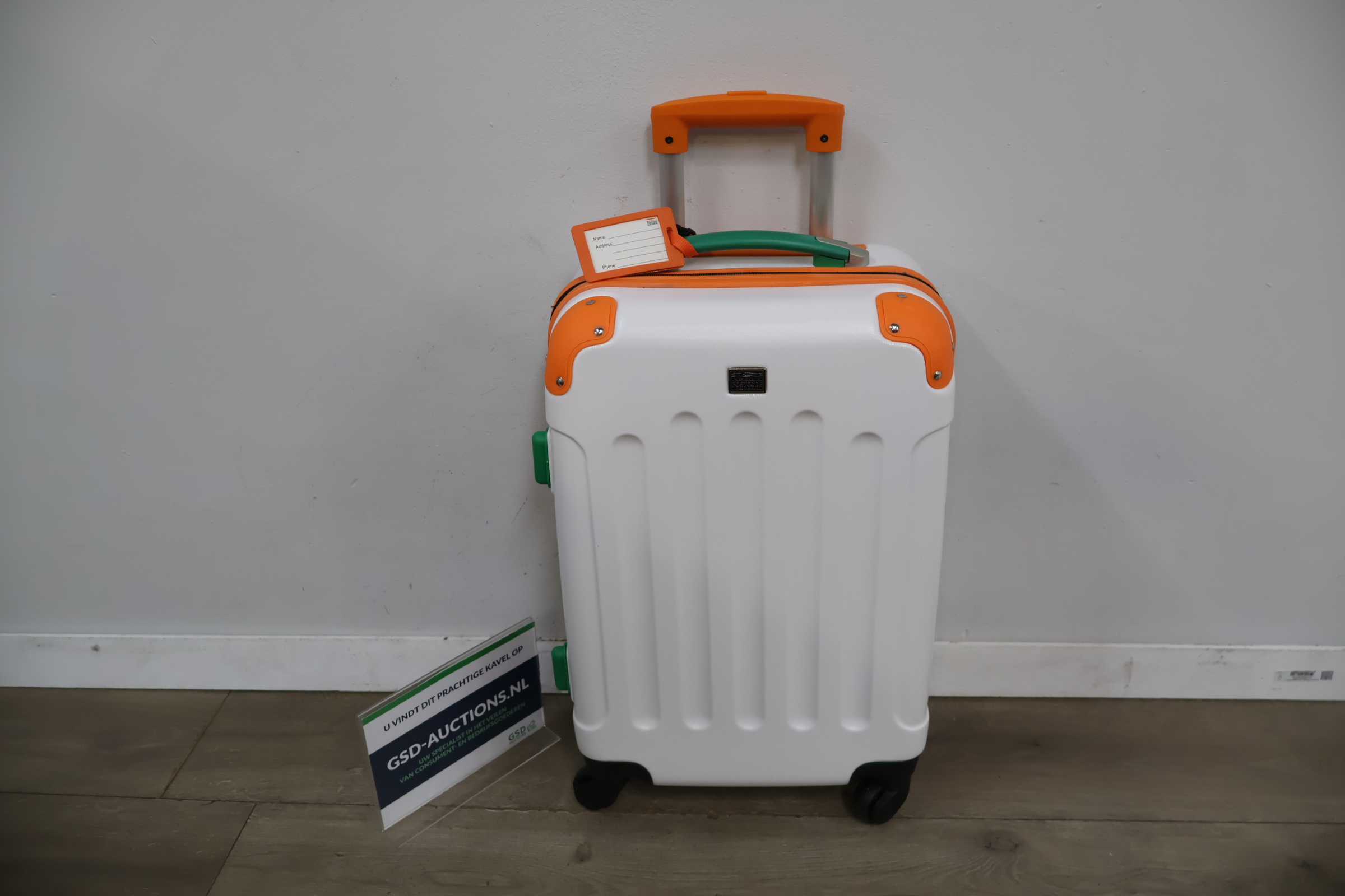 Harde koffer met oranje en groene accenten – foto 2 – kavel bij GSD Auctions, Zoeterwoude