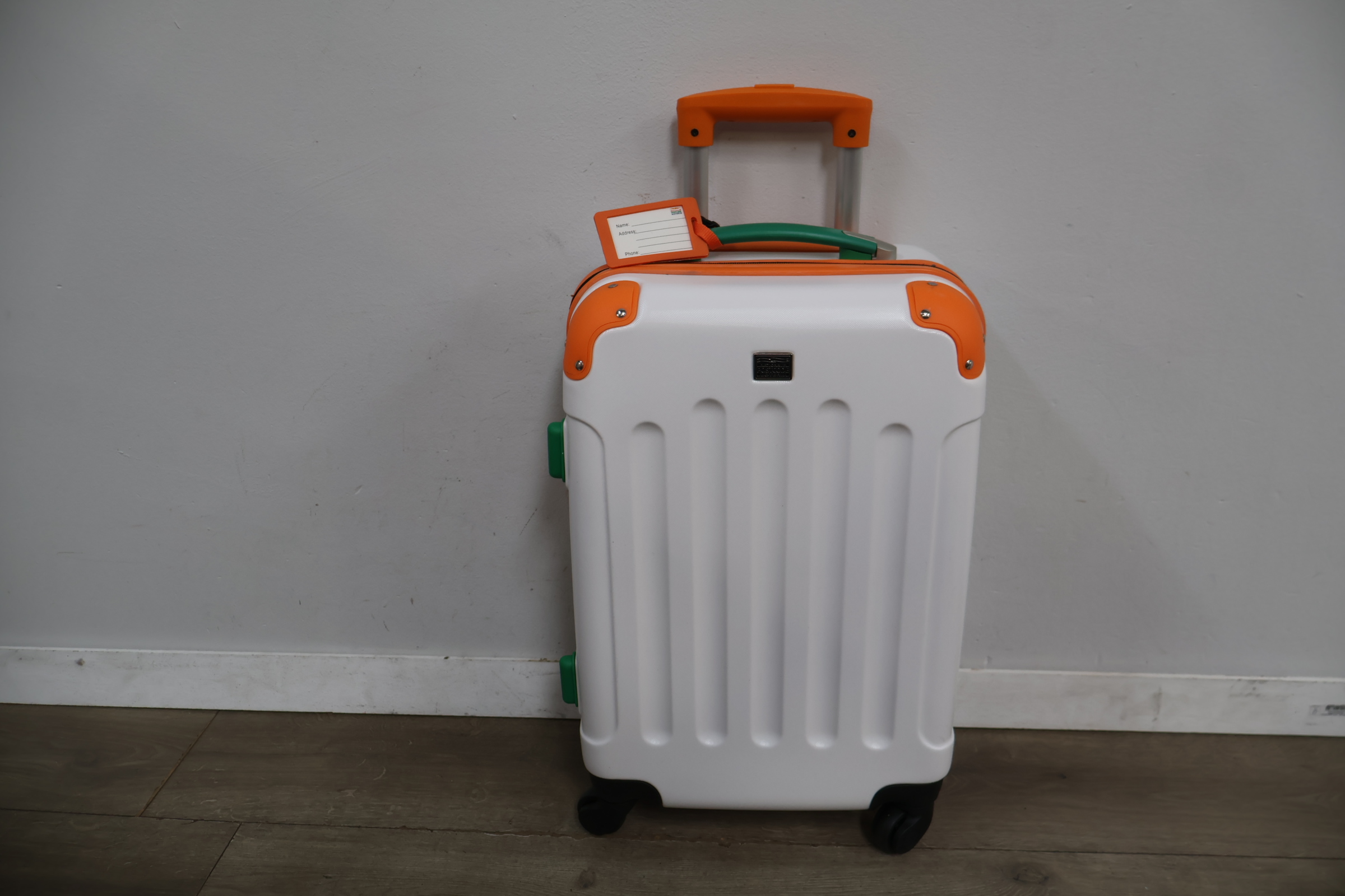Harde koffer met oranje en groene accenten – foto 4 – kavel bij GSD Auctions, Zoeterwoude