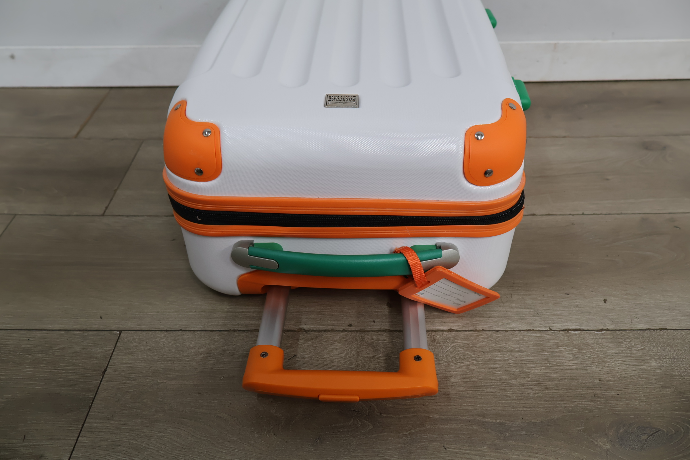 Harde koffer met oranje en groene accenten – foto 9 – kavel bij GSD Auctions, Zoeterwoude
