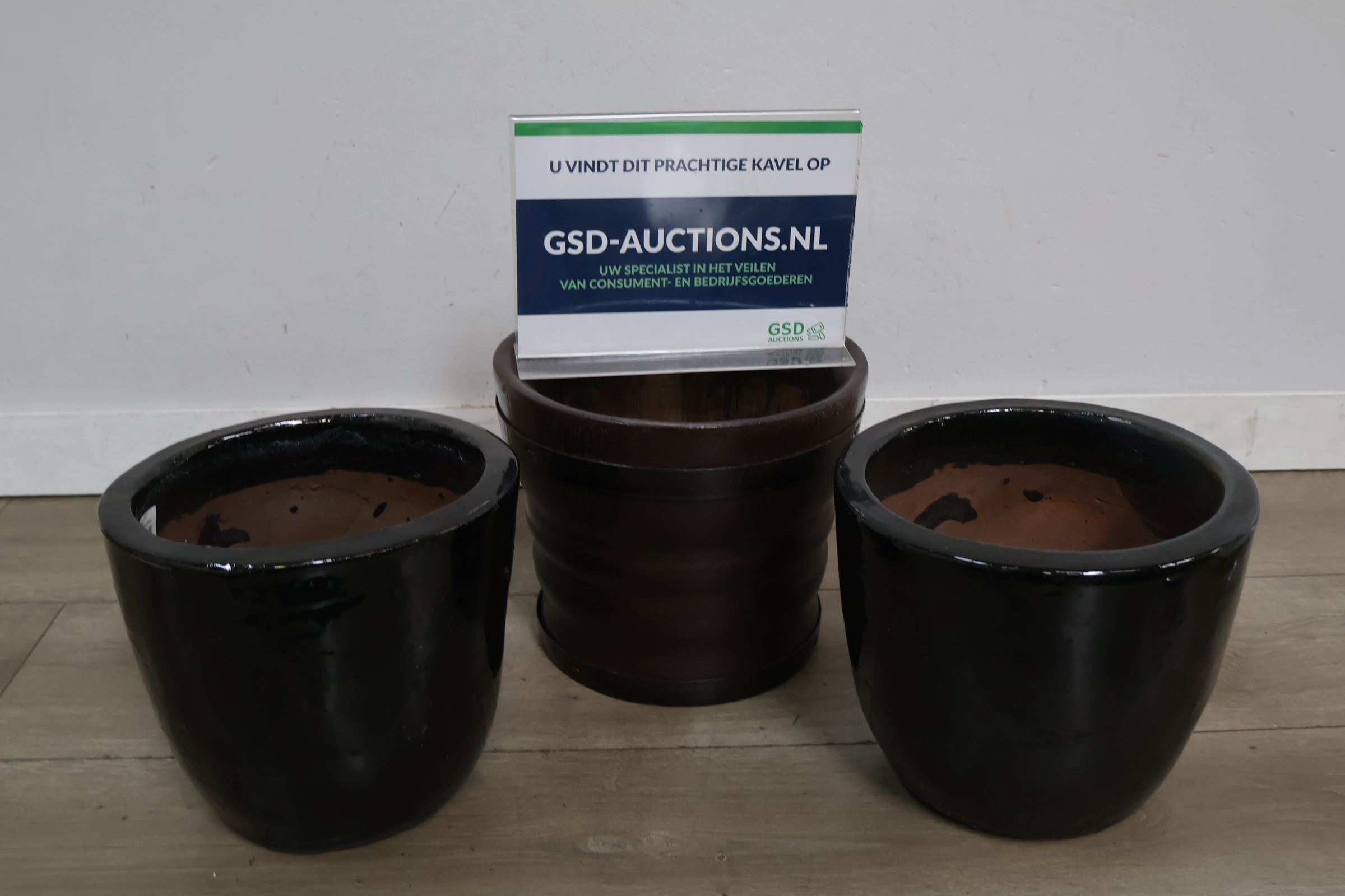 Set van drie bloempotten – foto 2 – kavel bij GSD Auctions, Zoeterwoude