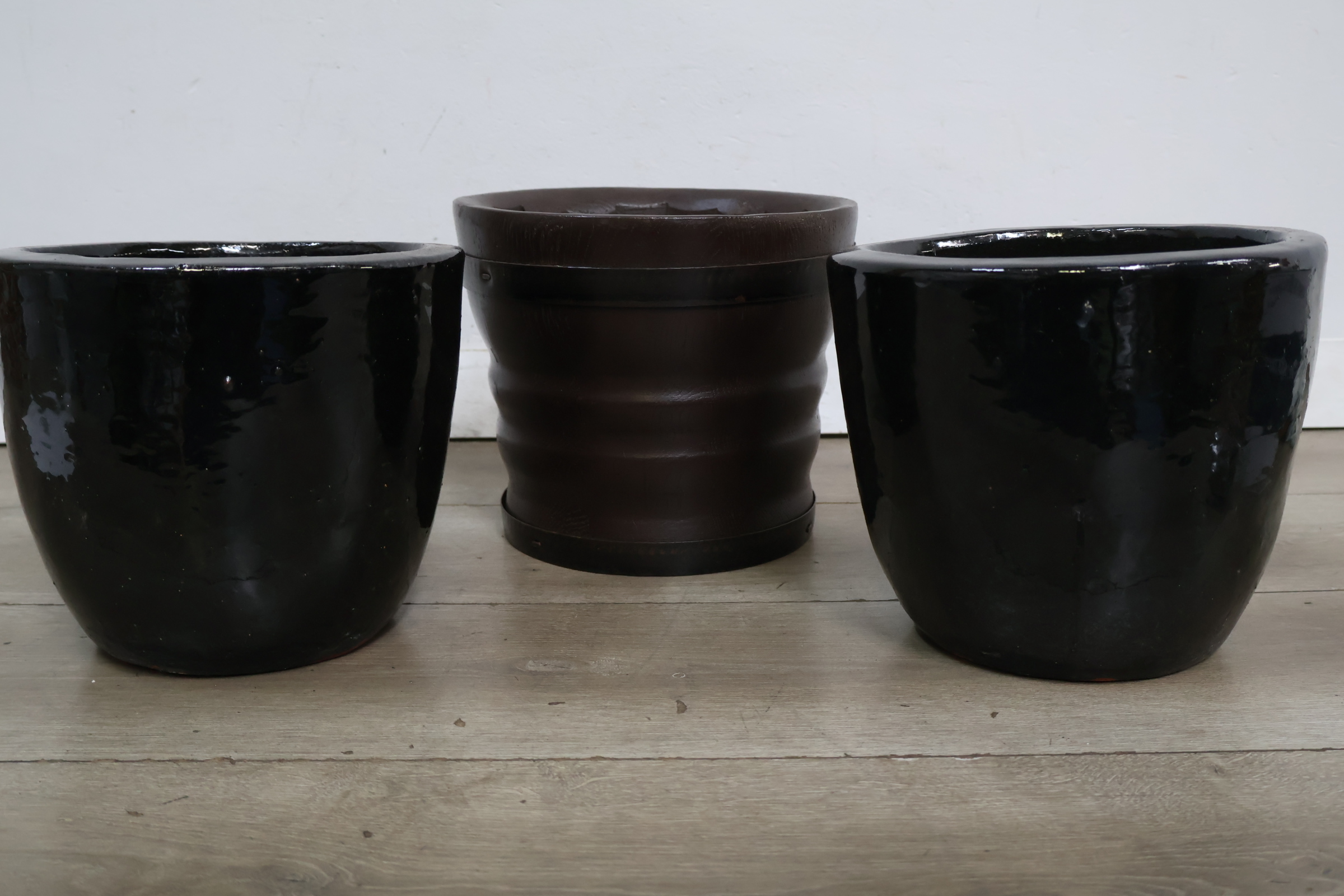 Set van drie bloempotten – foto 4 – kavel bij GSD Auctions, Zoeterwoude