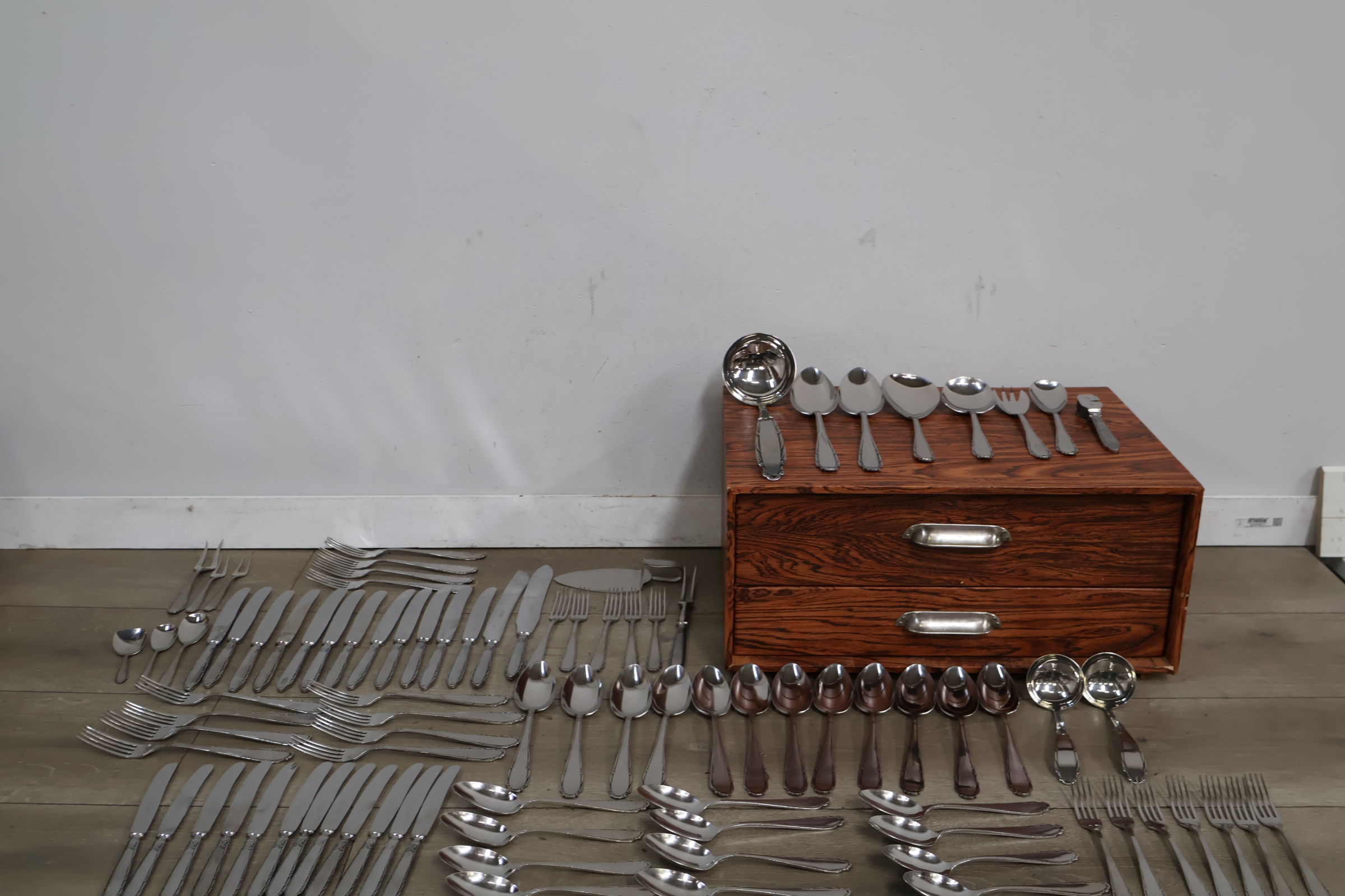 Couverts en bestekset in houten bestekla – foto 3 – kavel bij GSD Auctions, Zoeterwoude