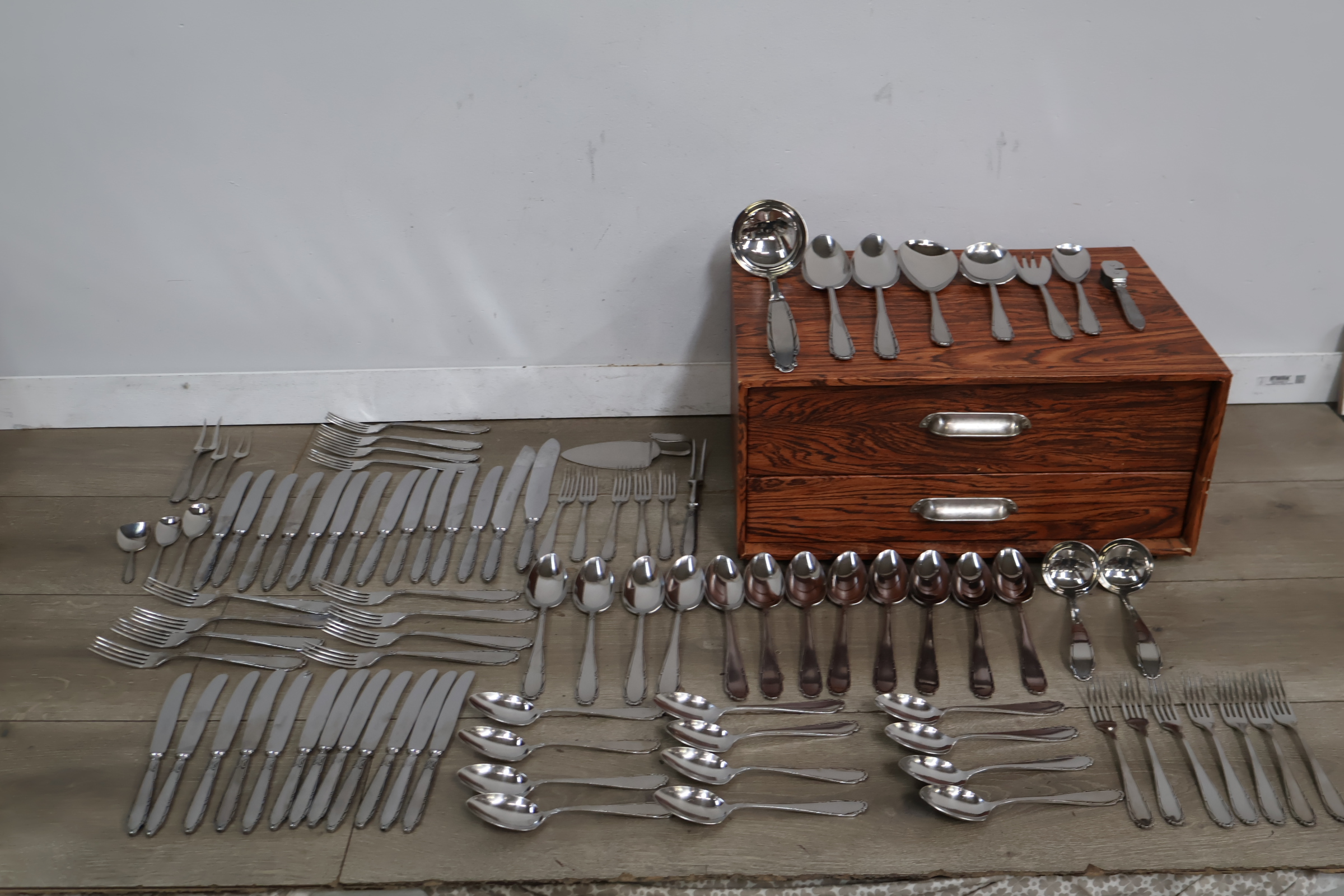 Couverts en bestekset in houten bestekla – foto 4 – kavel bij GSD Auctions, Zoeterwoude